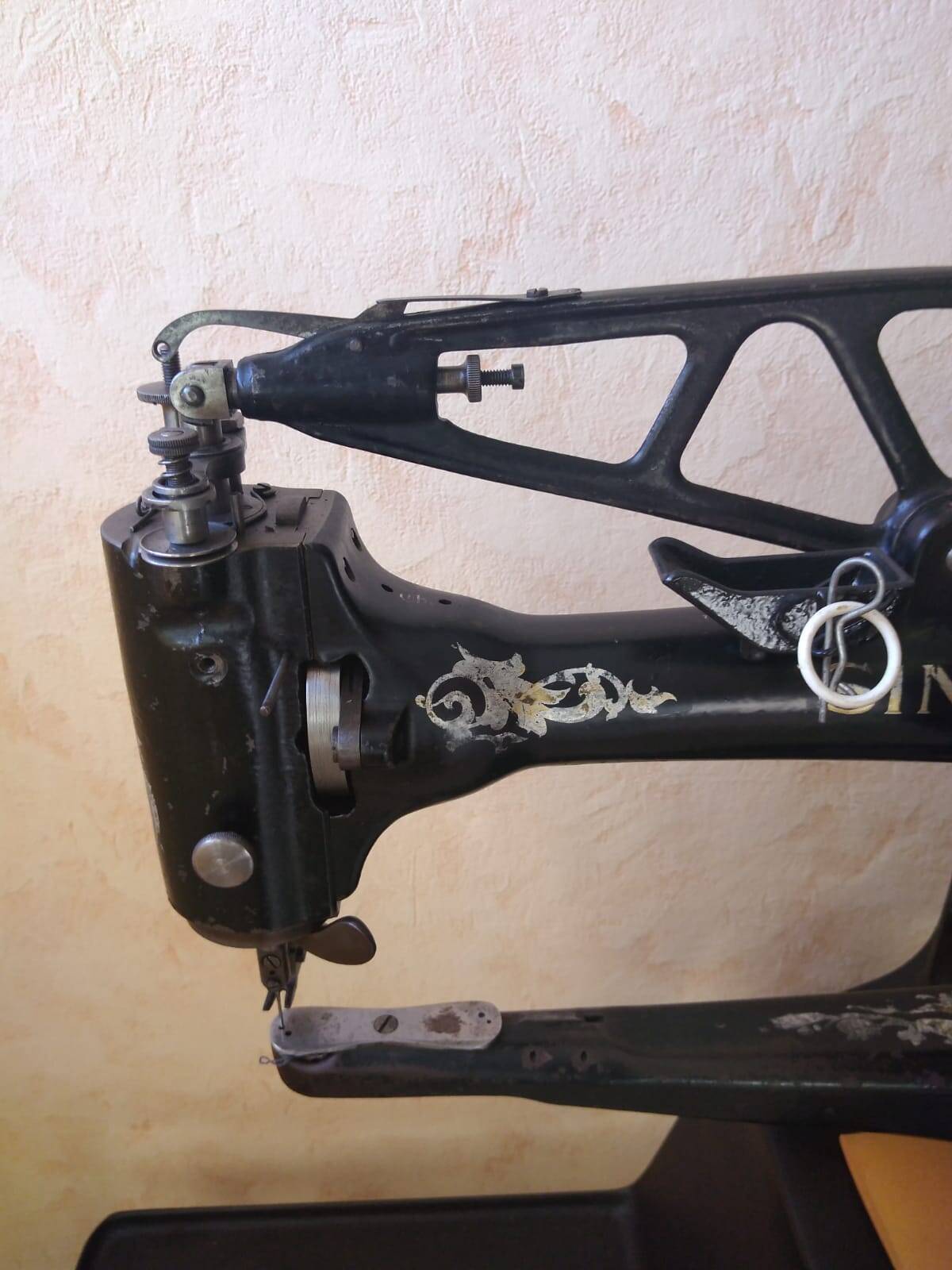 Singer shoemaker/bootmaker sewing machine year 1929/n) series 29k51