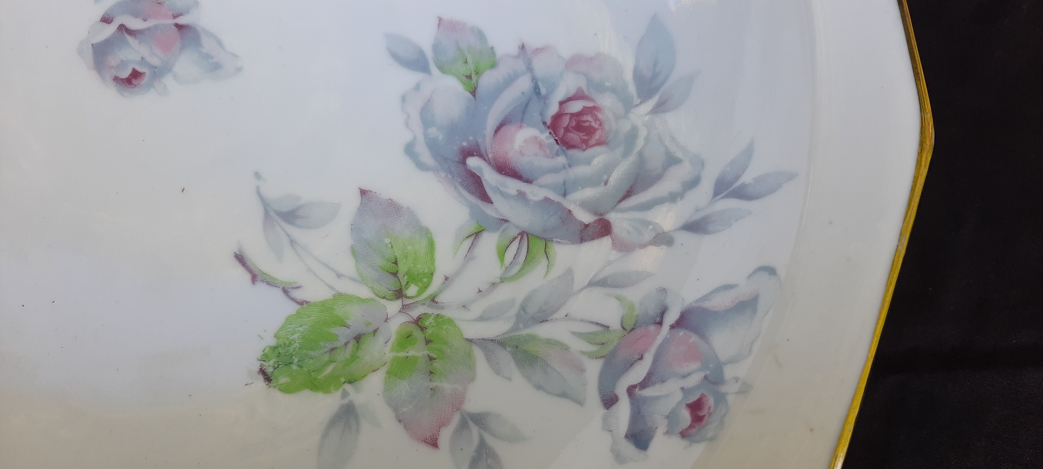1 bowl and 1 porcelain hollow dish