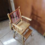 Chaise haute enfant en bois vintage