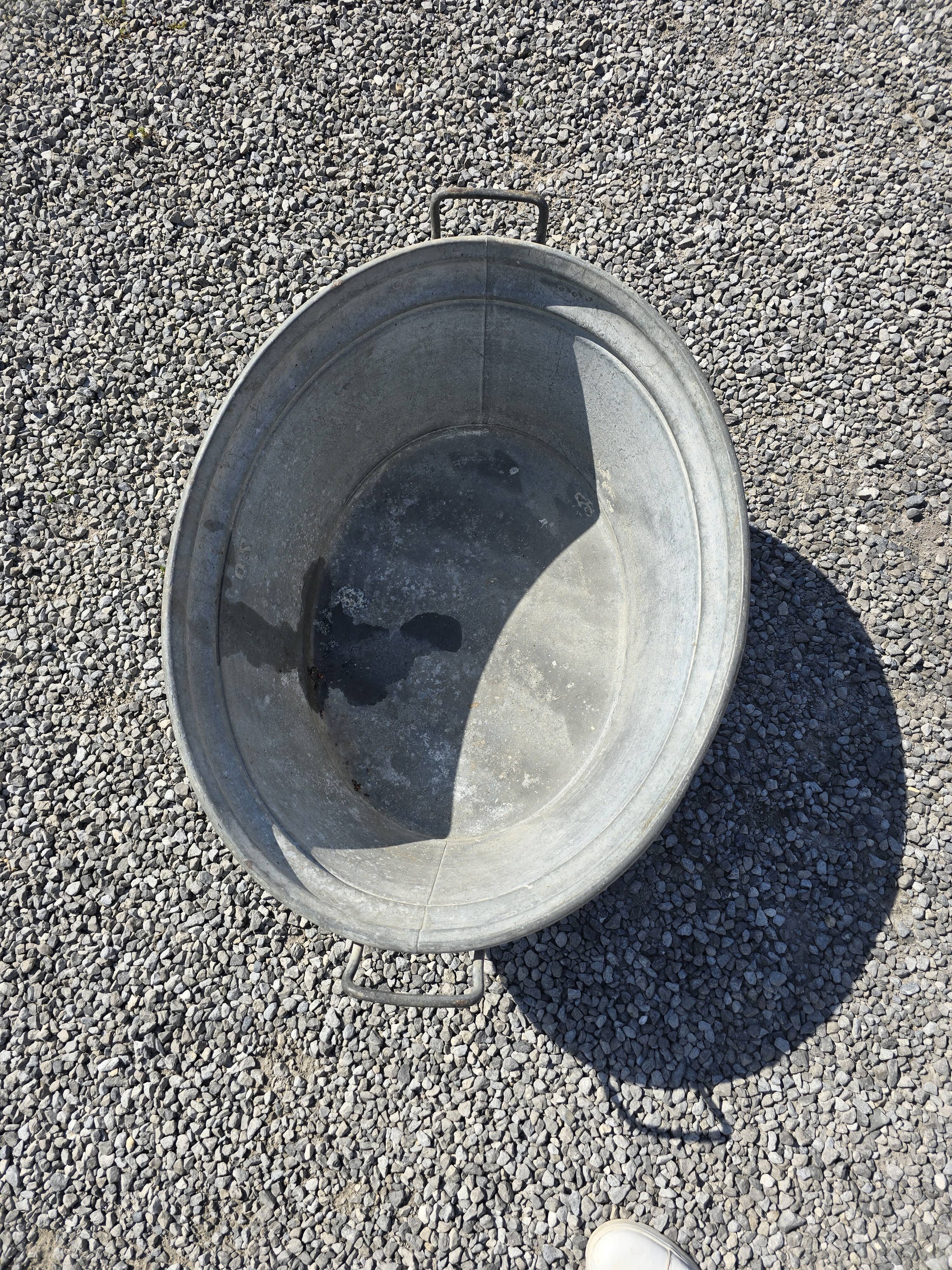 Old zinc basin or bathtub, 70 liters