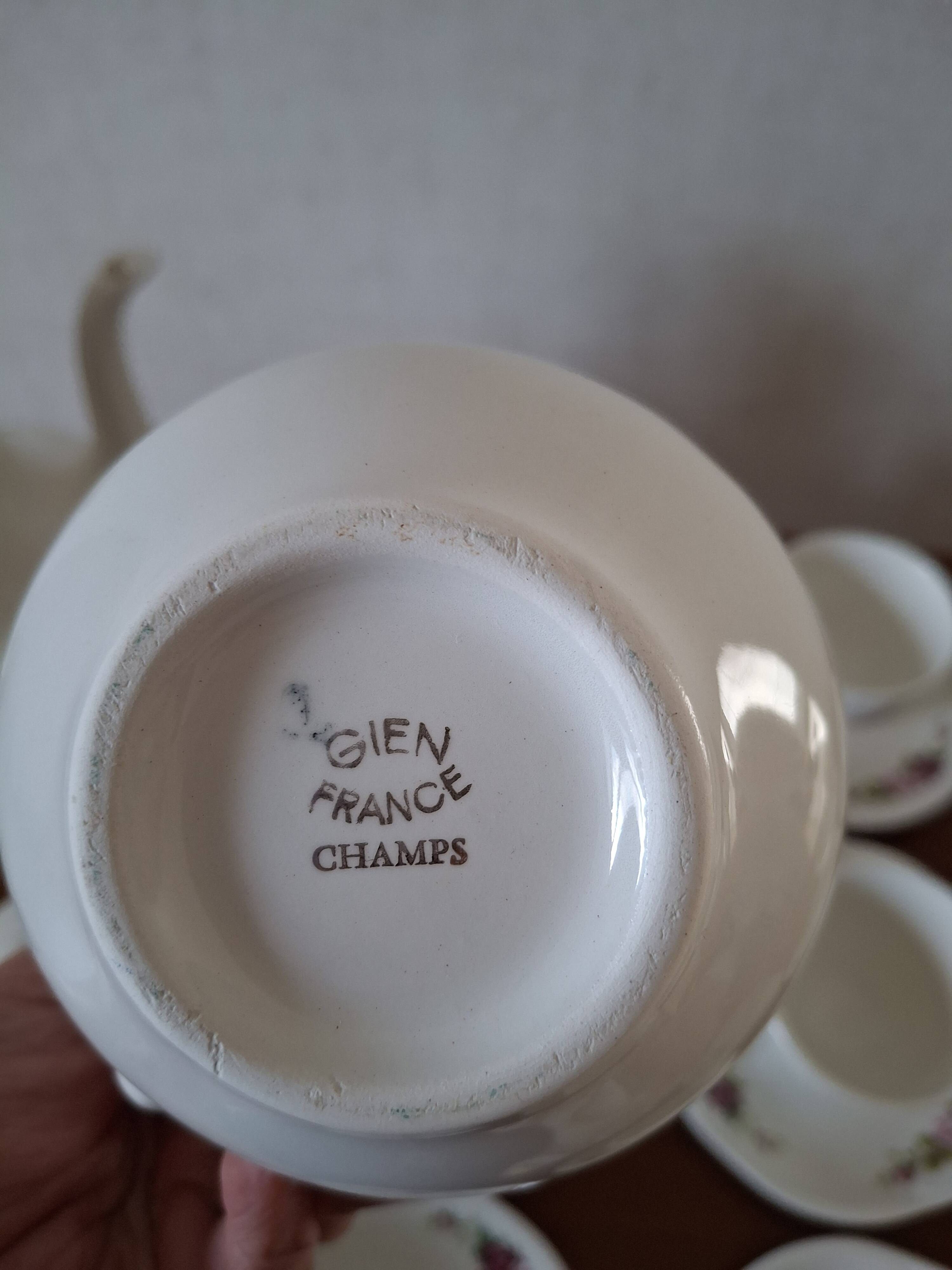 Vintage tableware service in Gien earthenware, "Champs" model with roses – An