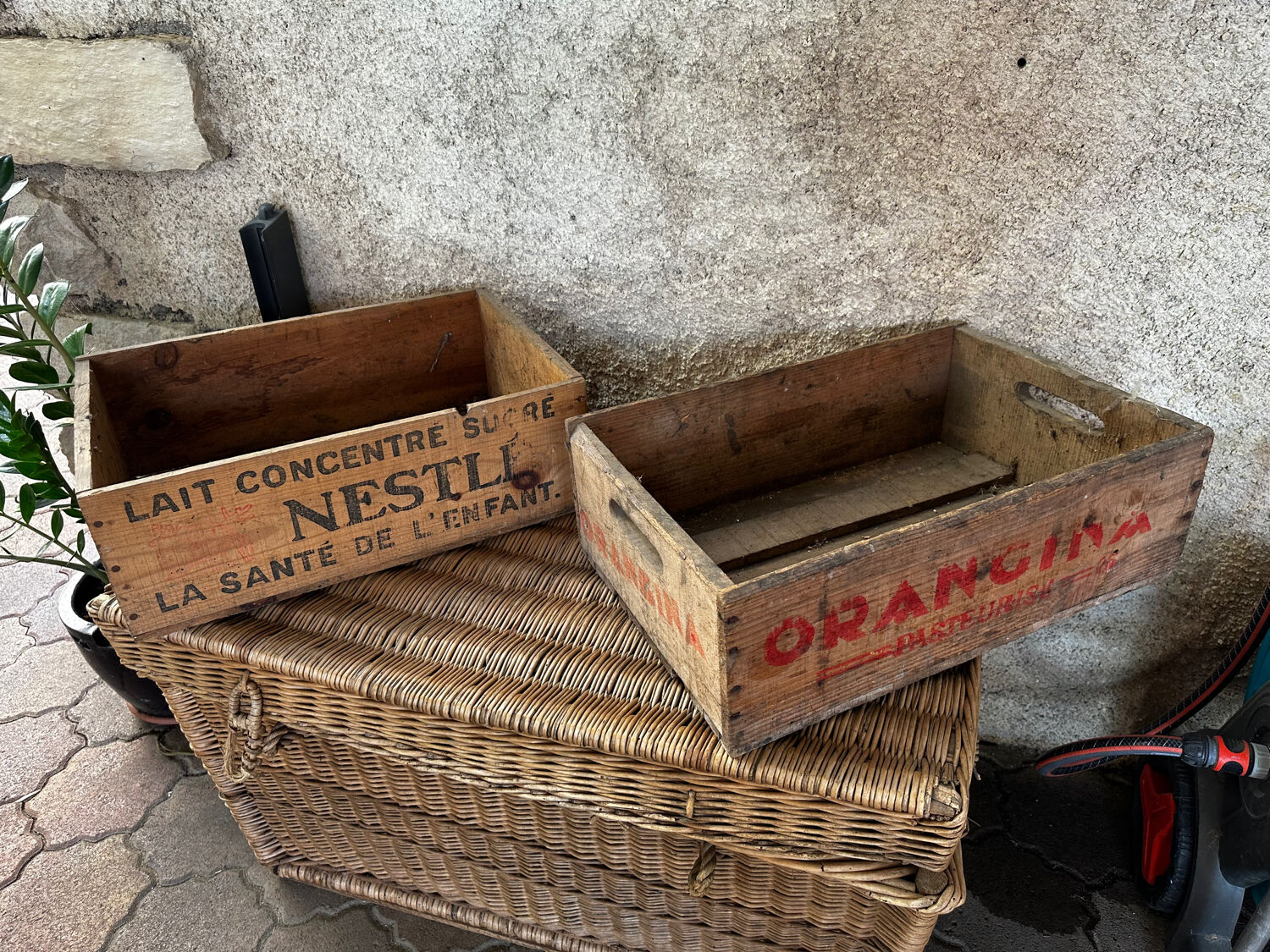 Caisses en bois orangina et nestlé