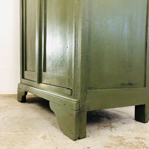 Armoire peinte en brocante antique - vert