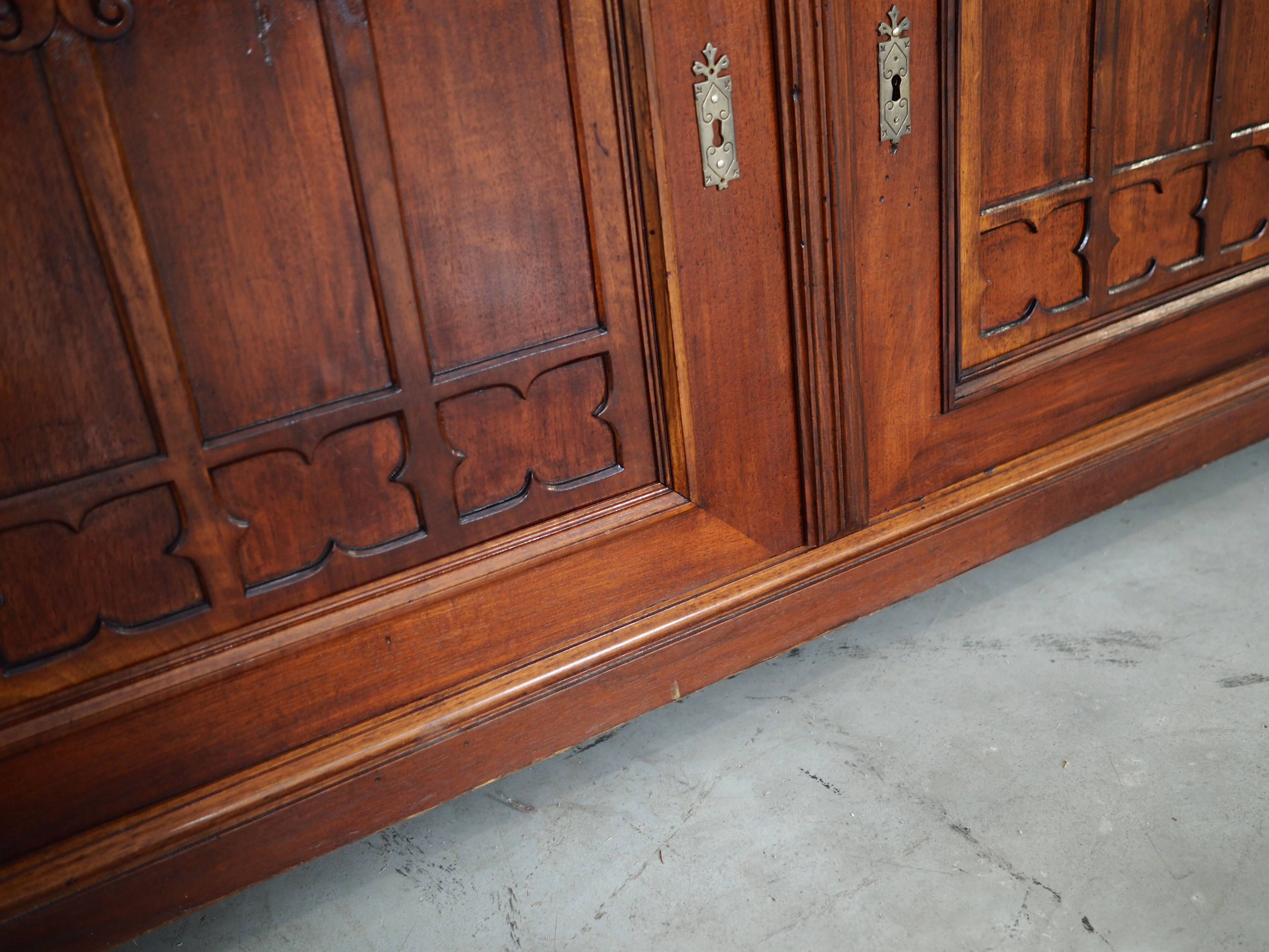 Armoire, vaisselier en chêne, Allemagne première moitié du XXème s.