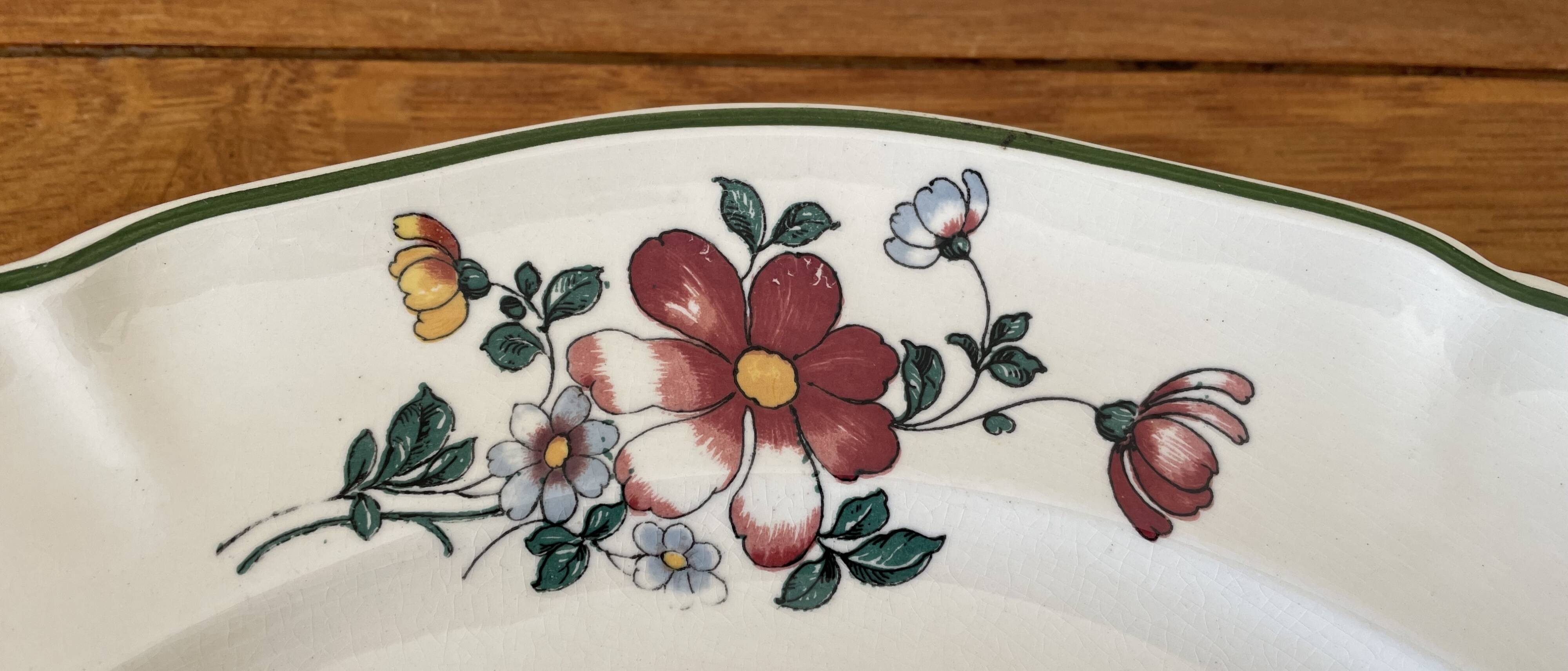 Grand plat de service ancien  en faïence de Villeroy & Boch
