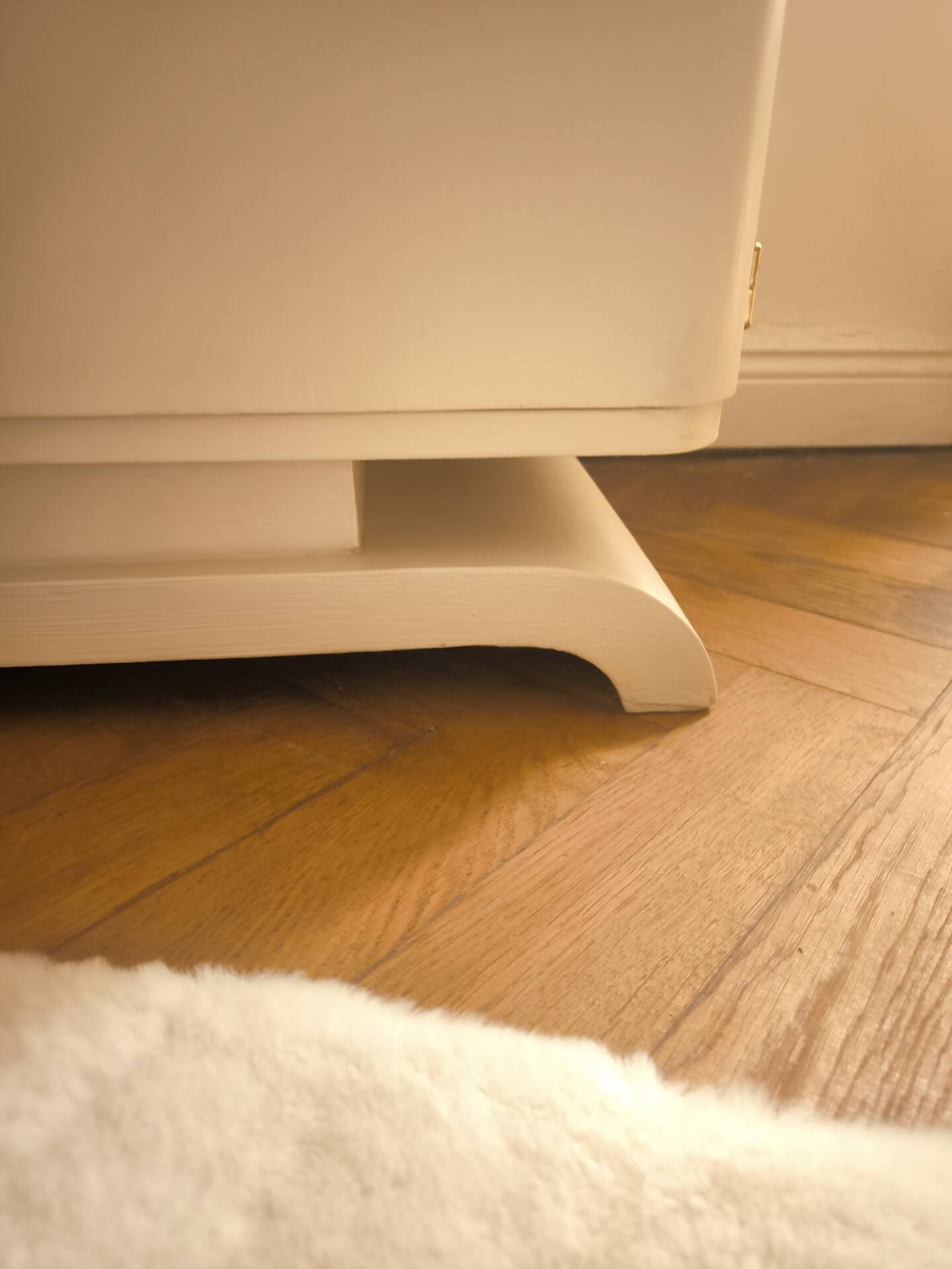 Petit Buffet Art Déco "Pieds Moustache" Restauré - Crème & Bois Nature