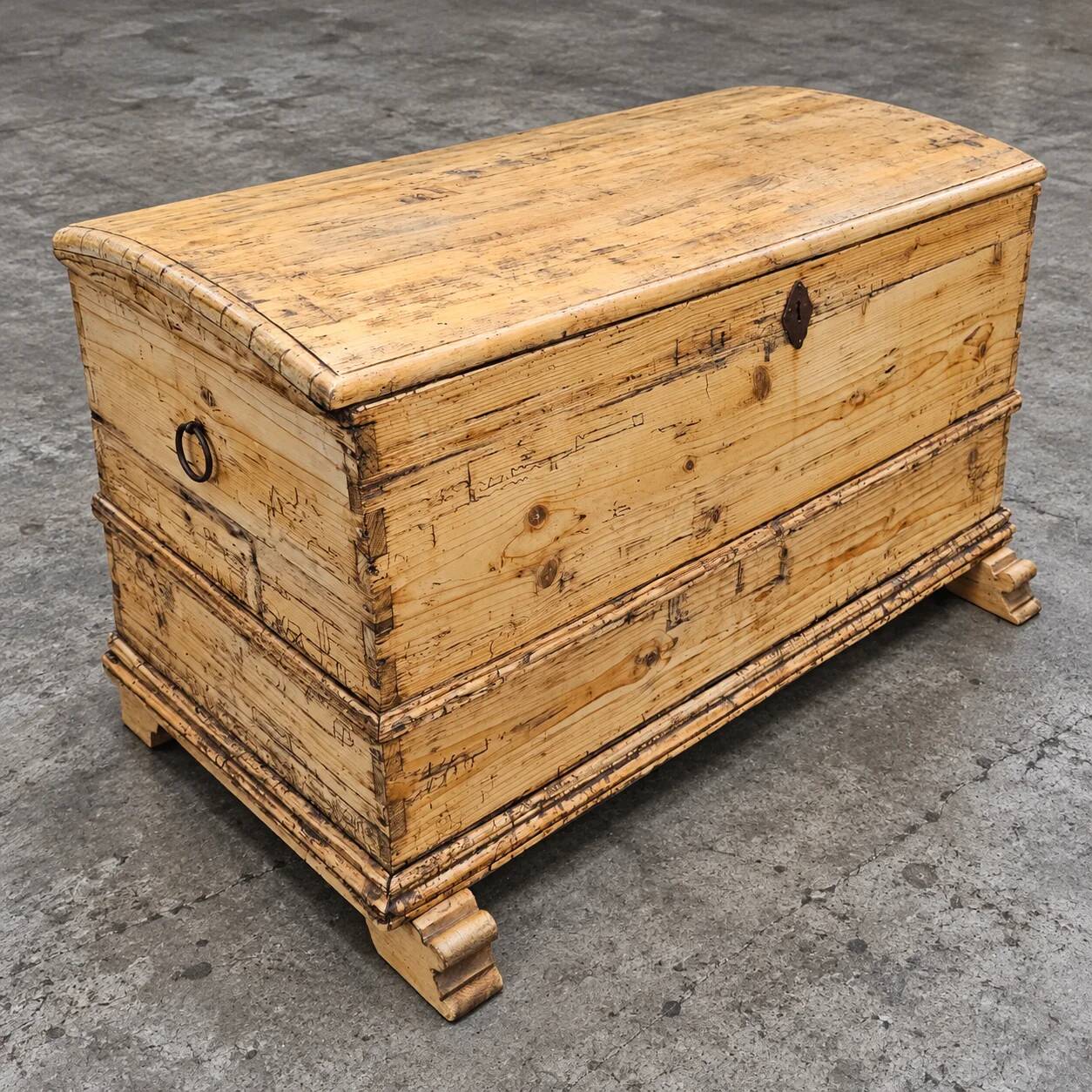French natural pine blanket chest / 1920s