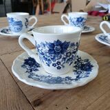 4 tasses et soucoupes anciennes