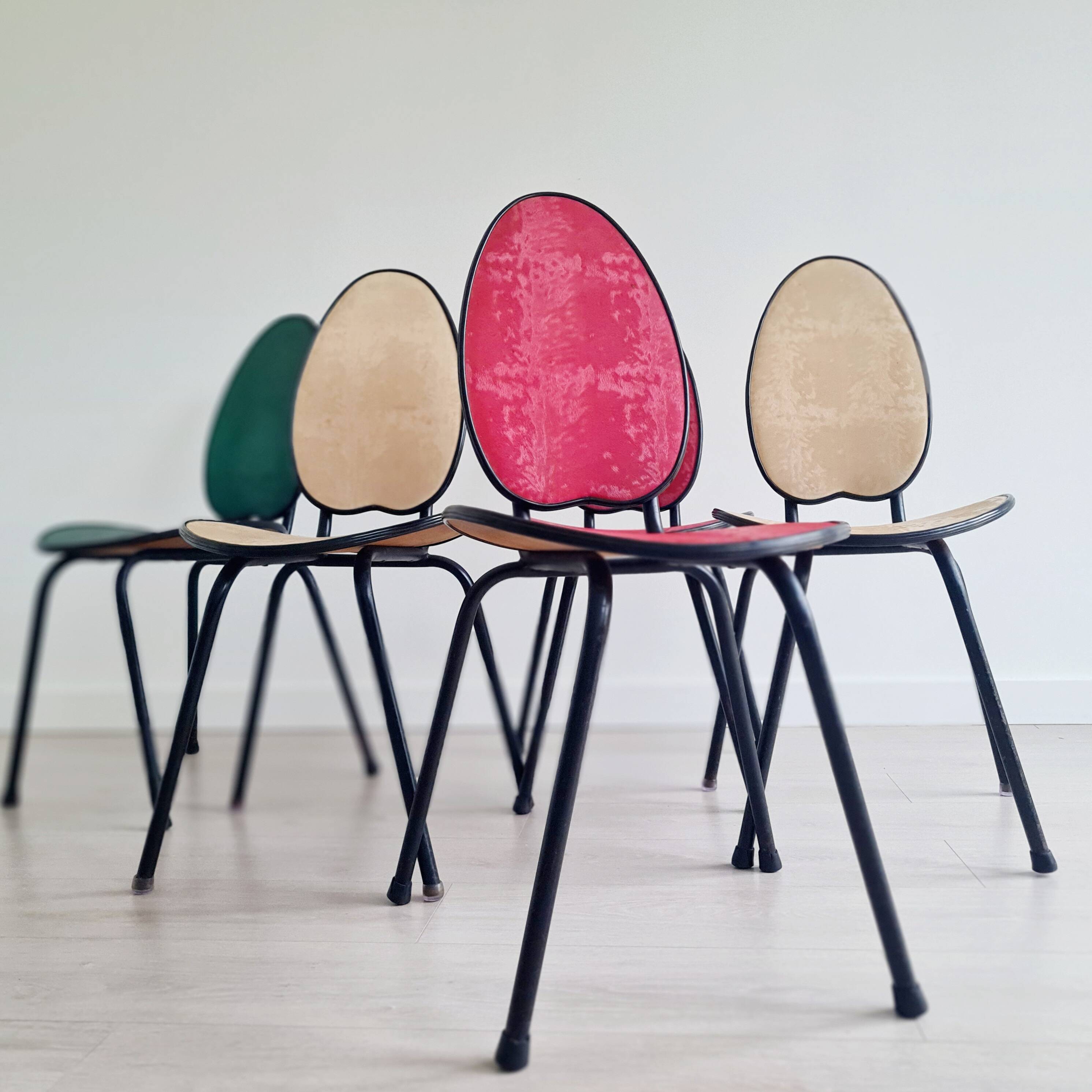 Suite de 5 chaises années 50