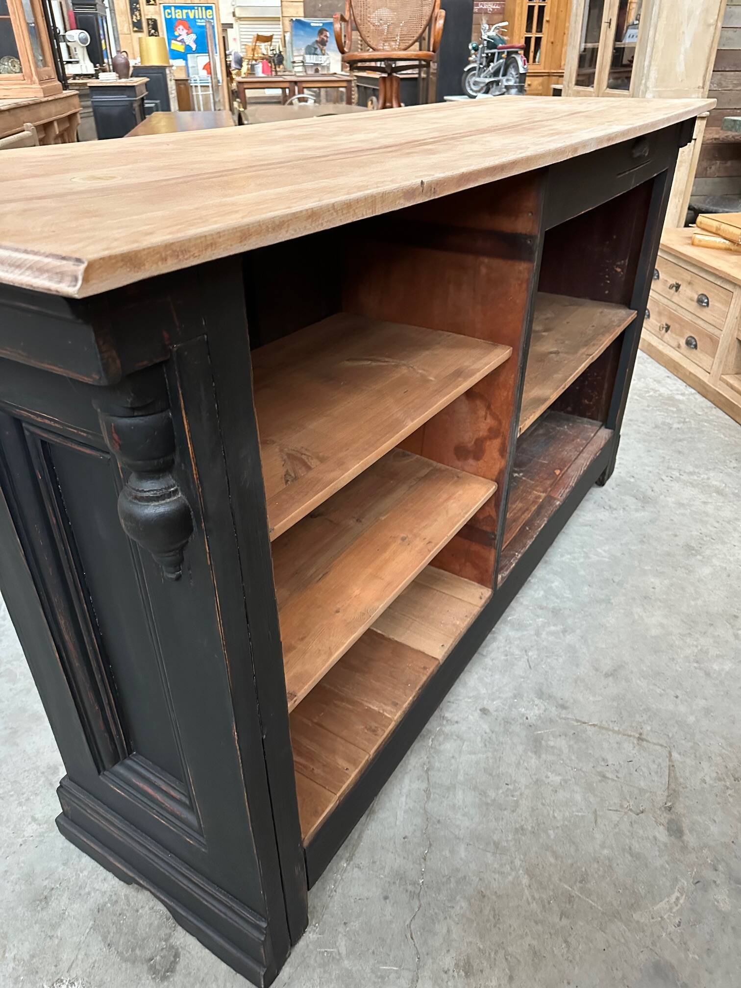 Early 20th century bar counter