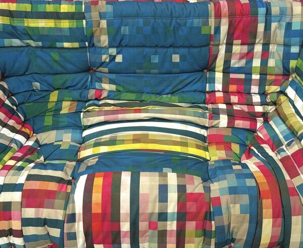 Sofa 3 places Togo Shanghai en édition limitée avec accoudoirs par Cristian Zuzunga pour Ligne Roset, 2012
