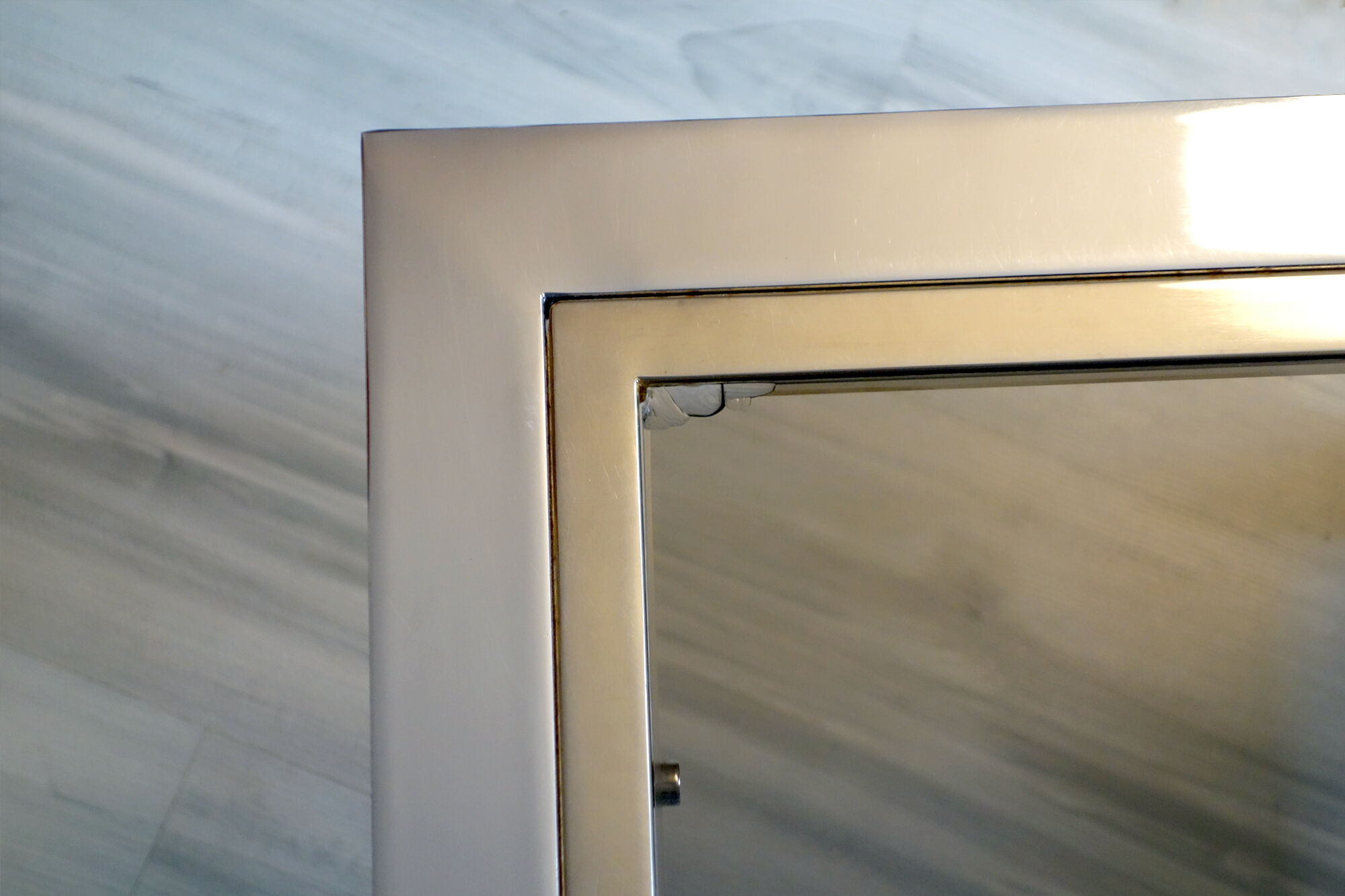 Table basse verre fumé métal chromé laiton 1970