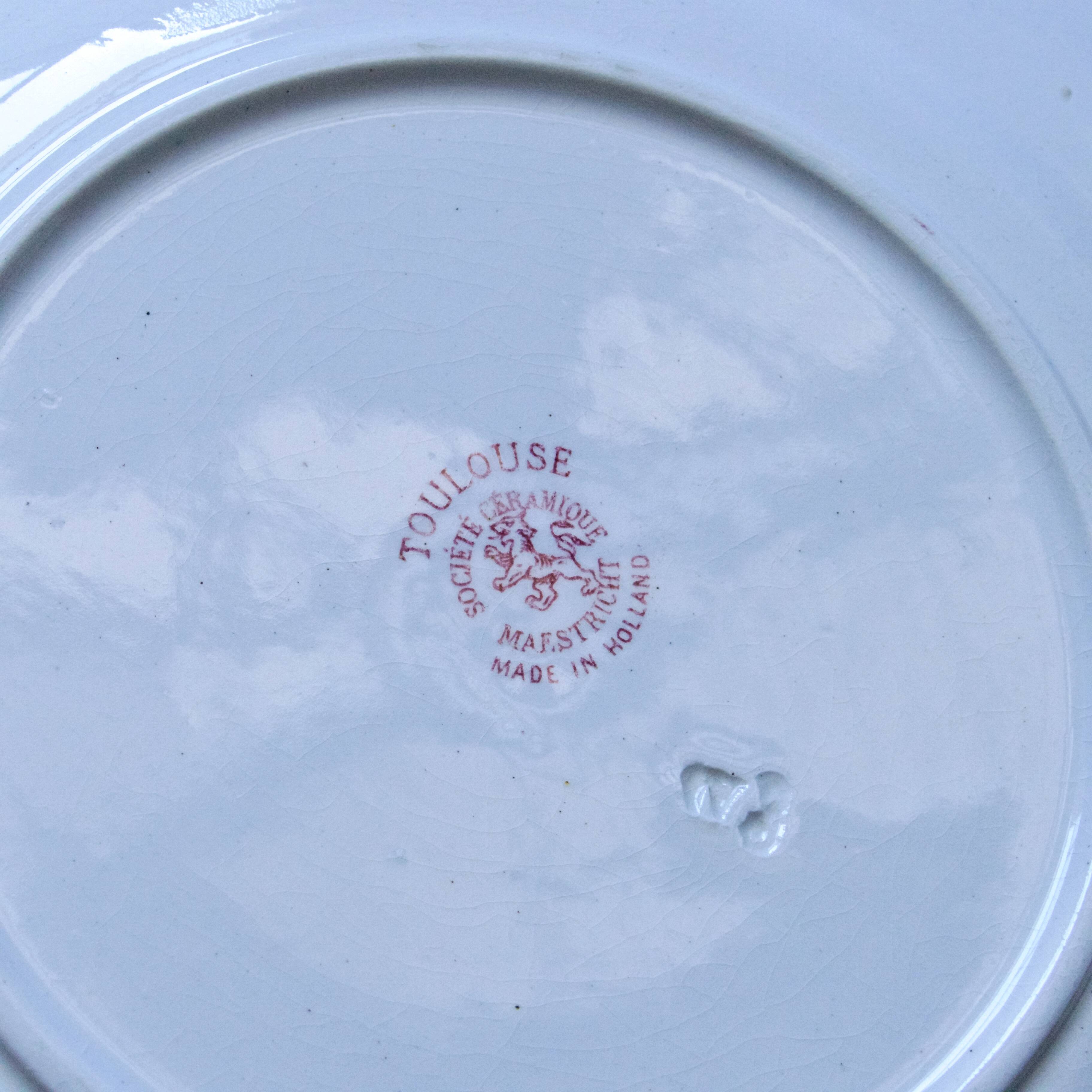 Flat plates from the 19th century, ironstone, signed Maestricht, "Toulouse" collection.