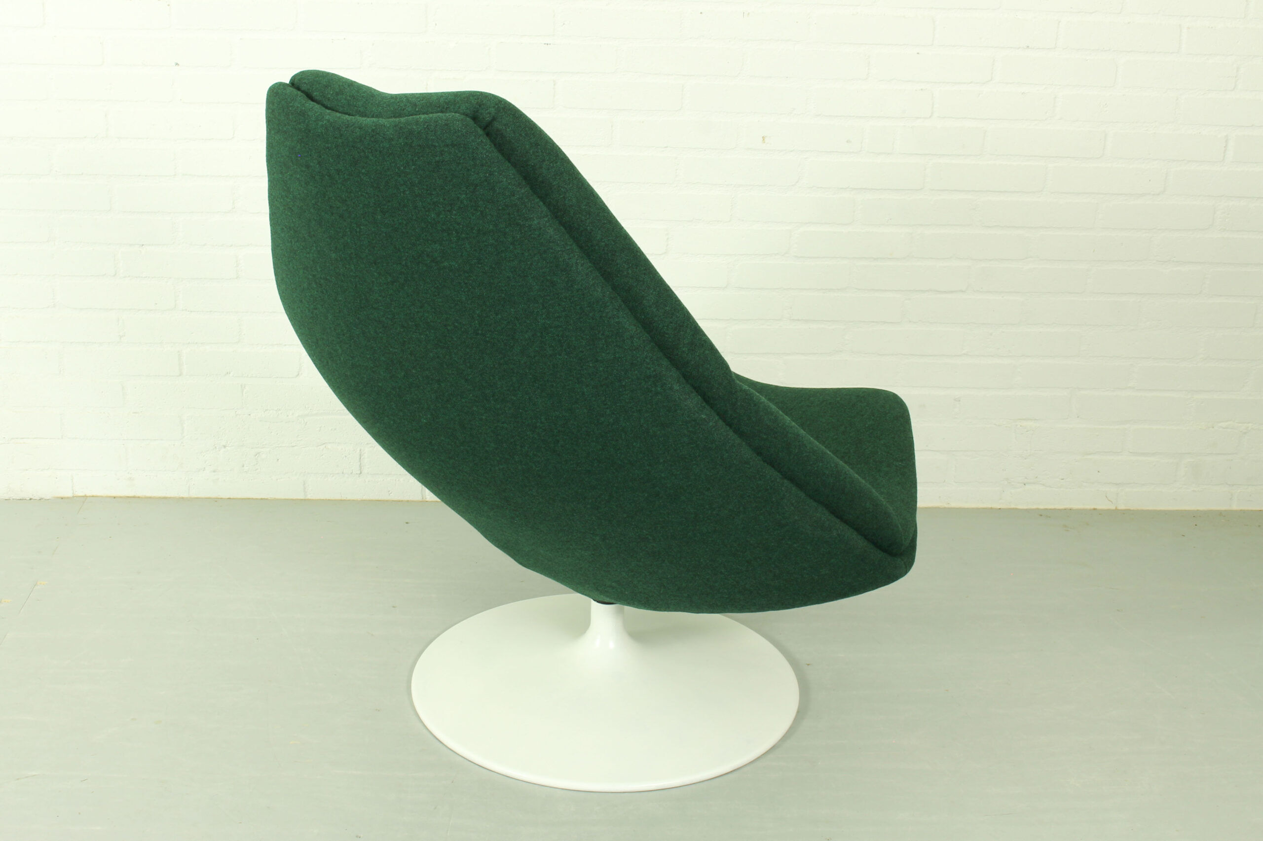 Artifort F510 lounge chair by Geoffrey Harcourt