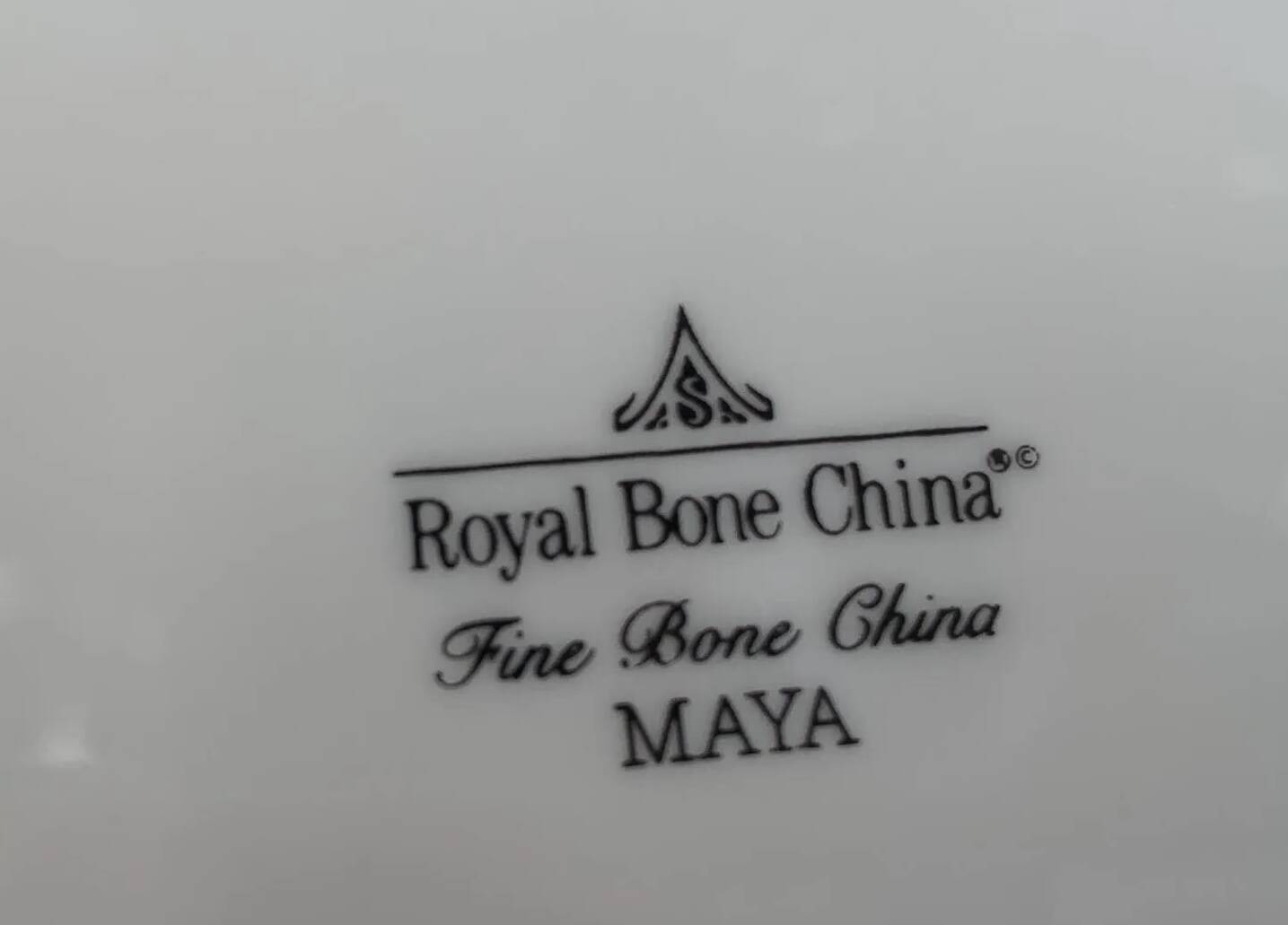 7 small plates in Royal Bone China porcelain, Maya model, Fine Bone