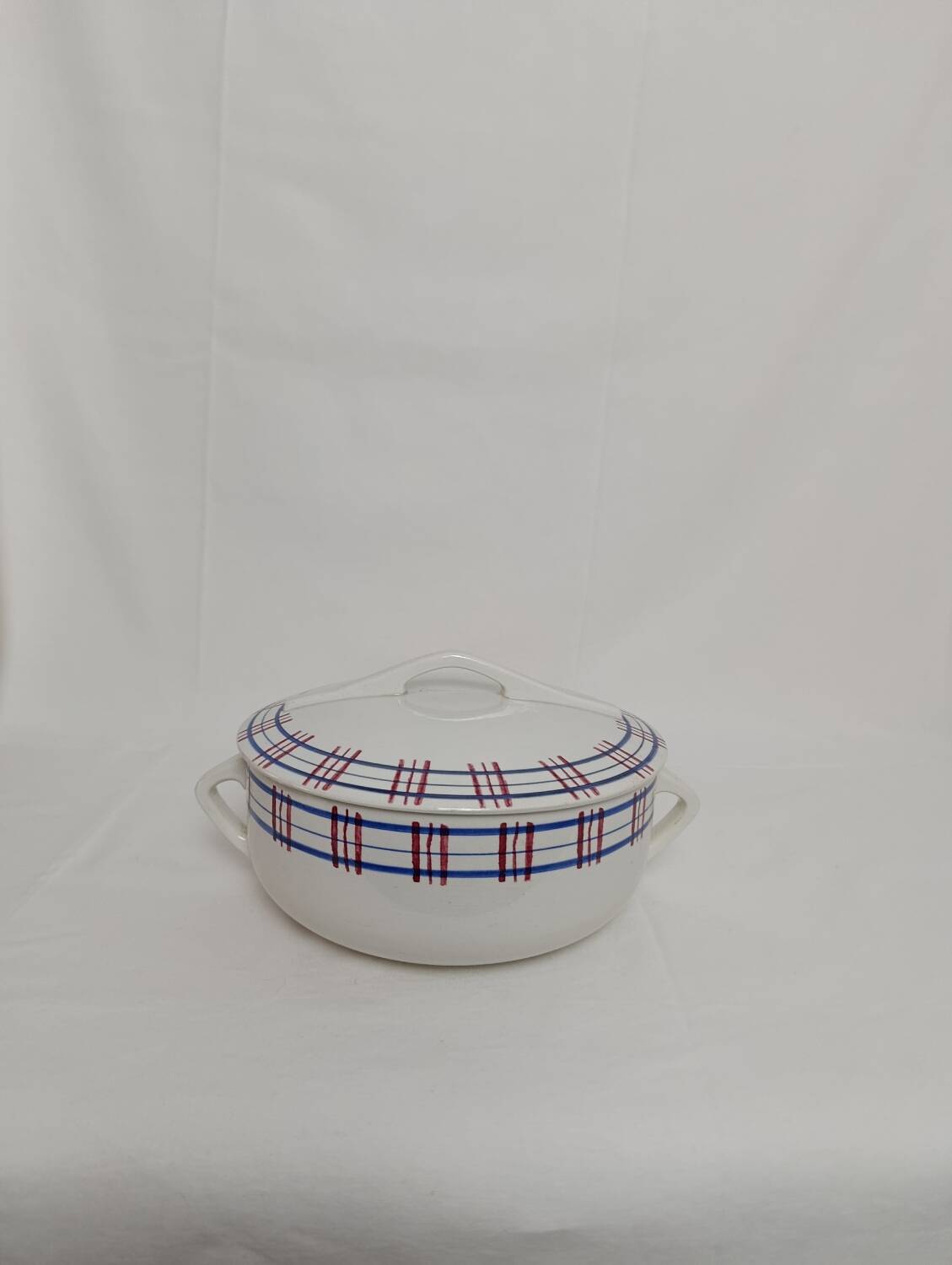 Soup tureen