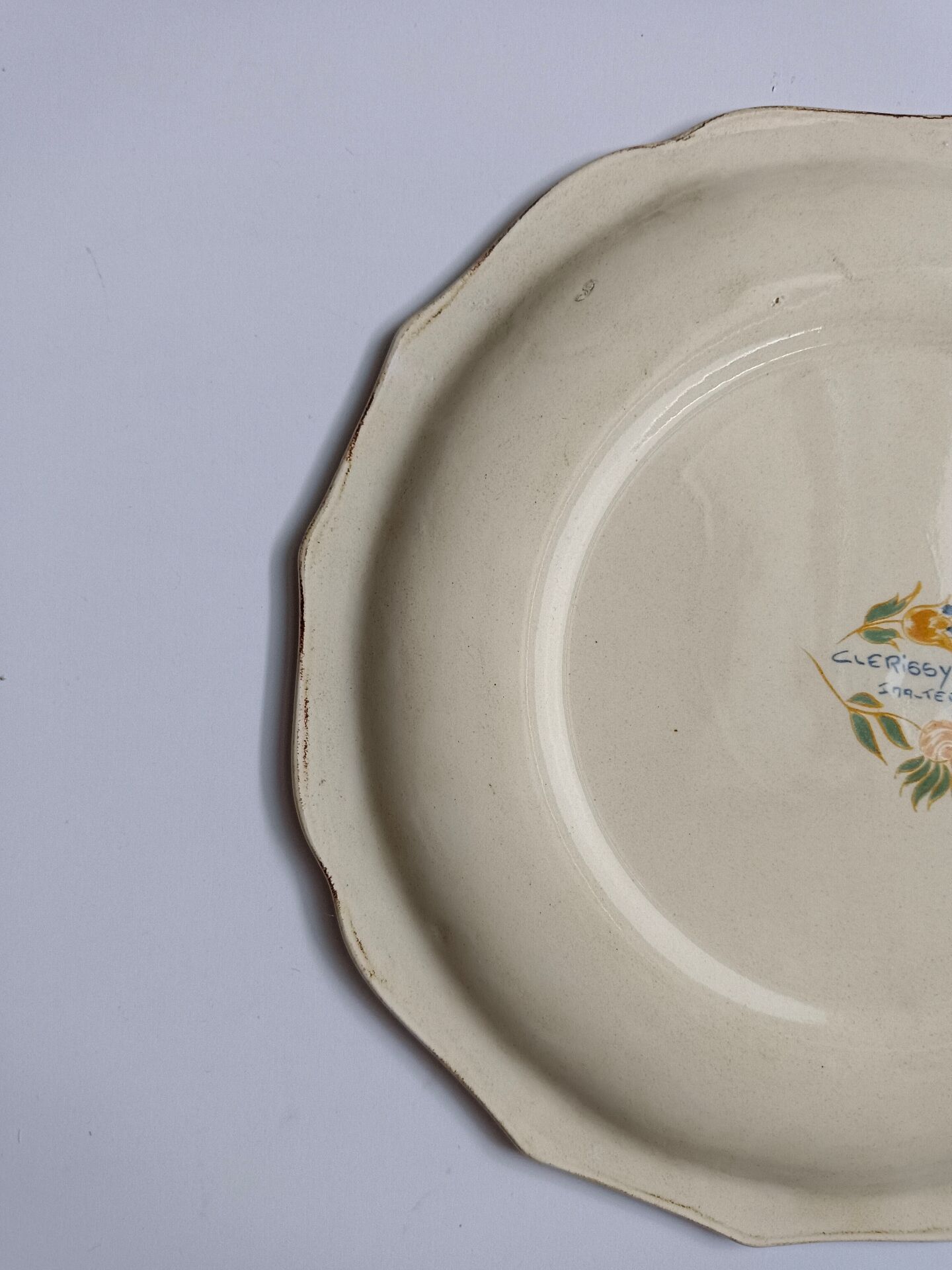 Decorative plate signed Clerissy Salins