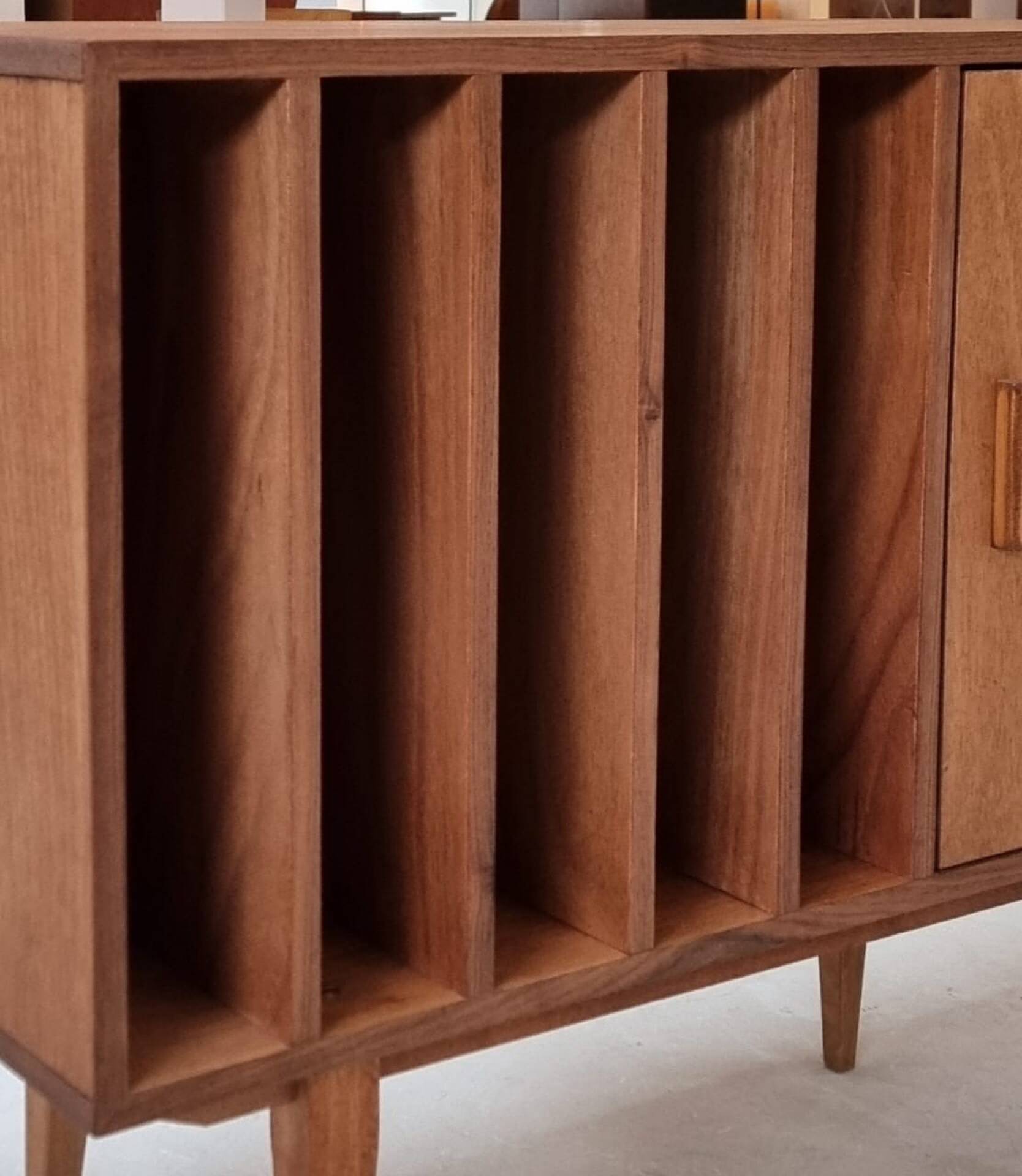 Vidar record cabinet