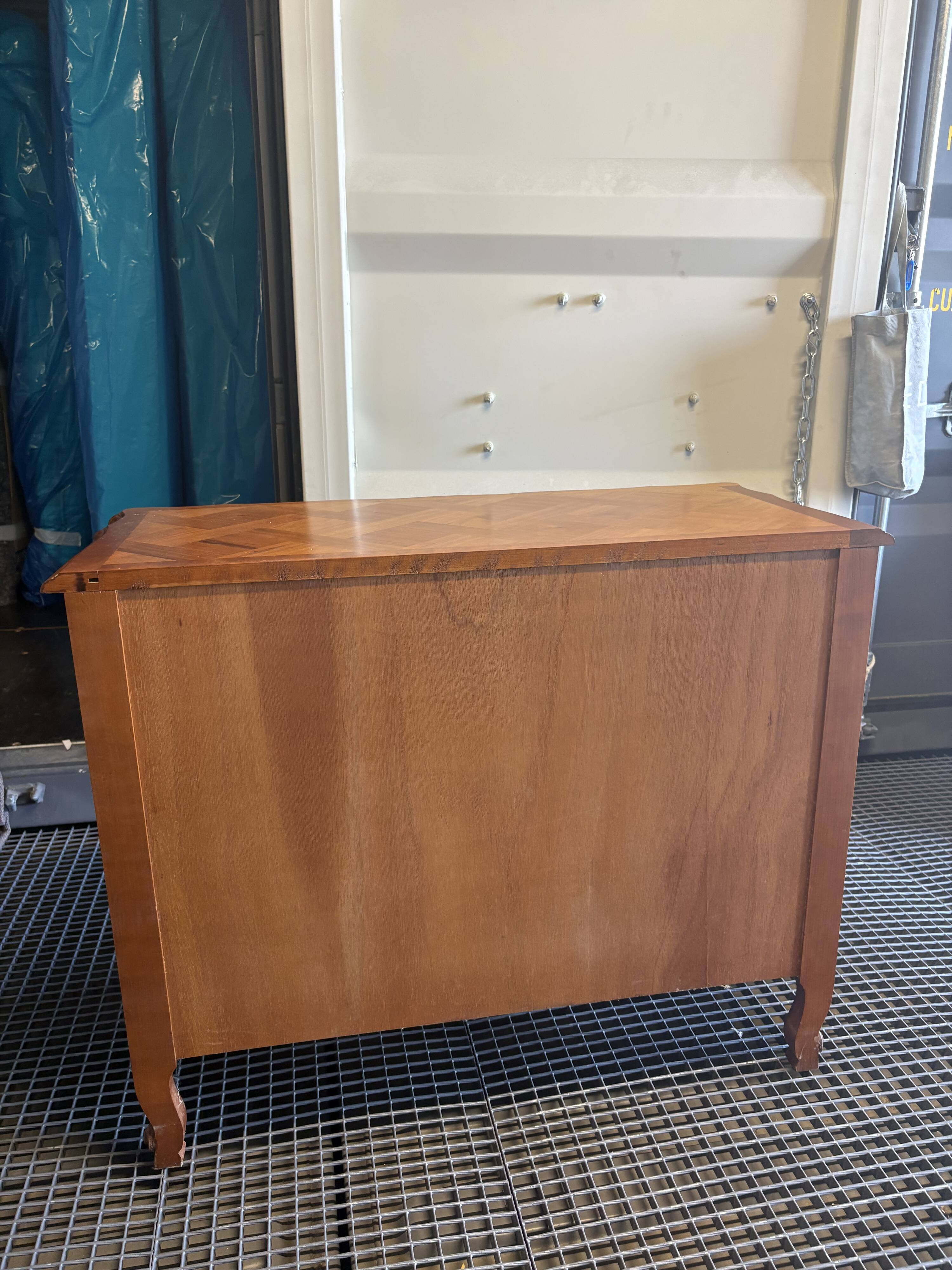 Curved 3-drawer commode in Louis XV style