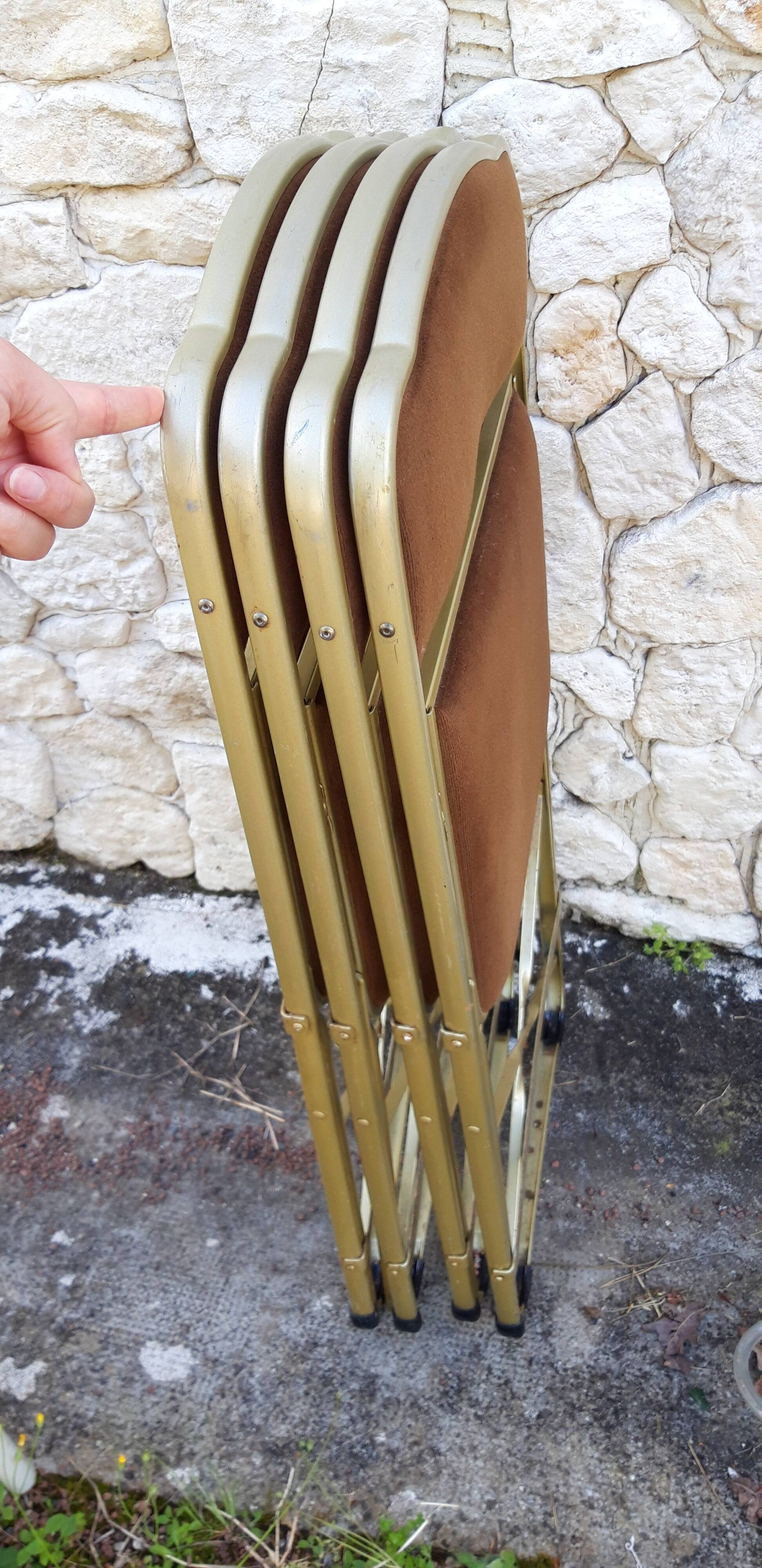 Set of 4 folding chairs