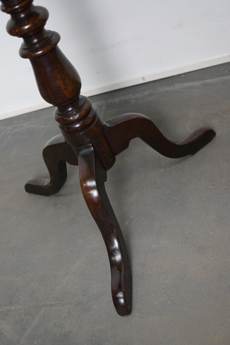 19th century Victorian mahogany wine table