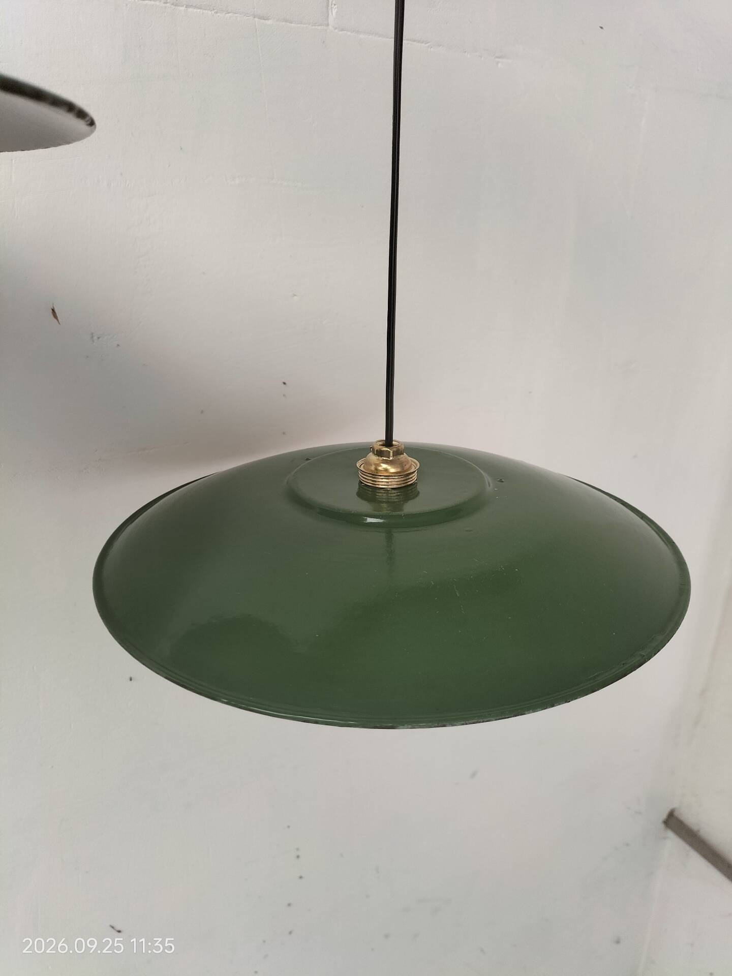 Suspensions enamelled sheets