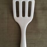 Asparagus dish and its blue spatula, Sarreguemines 1930