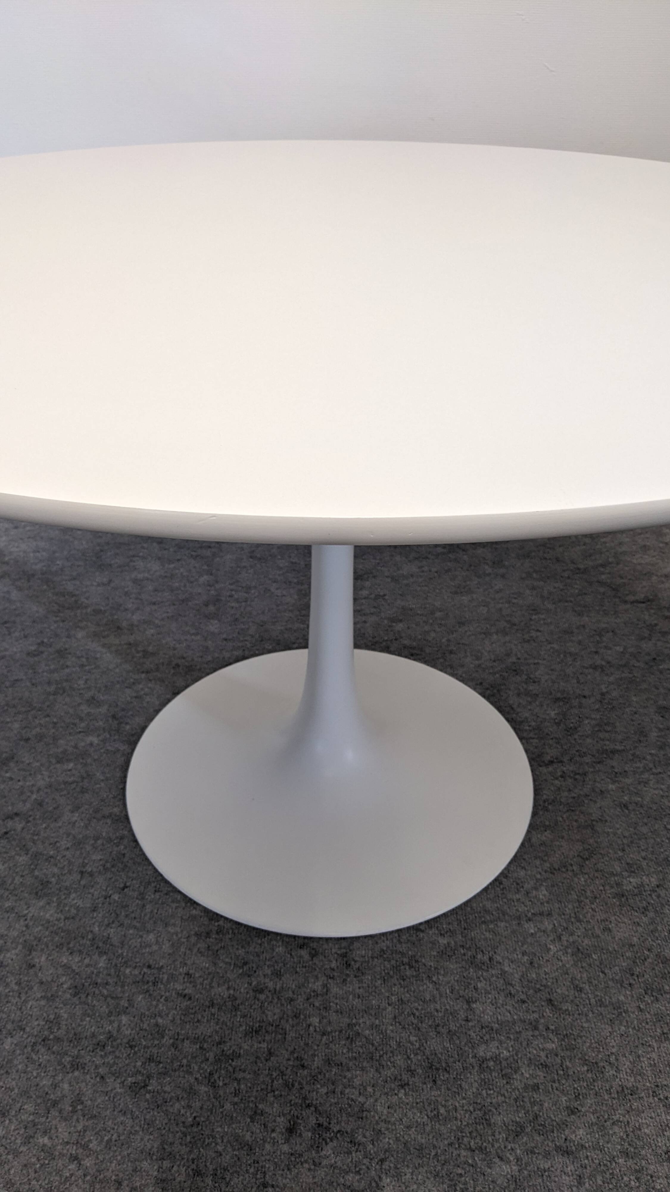 Space Age tulip round table by Maurice Burke for Arkana, 1960s-70s