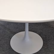 Space Age tulip round table by Maurice Burke for Arkana, 1960s-70s