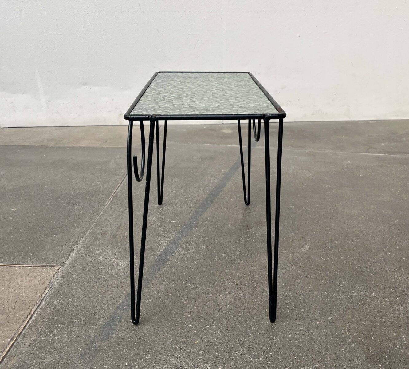 Table d'appoint en verre de style danois String des années 1960, milieu du siècle