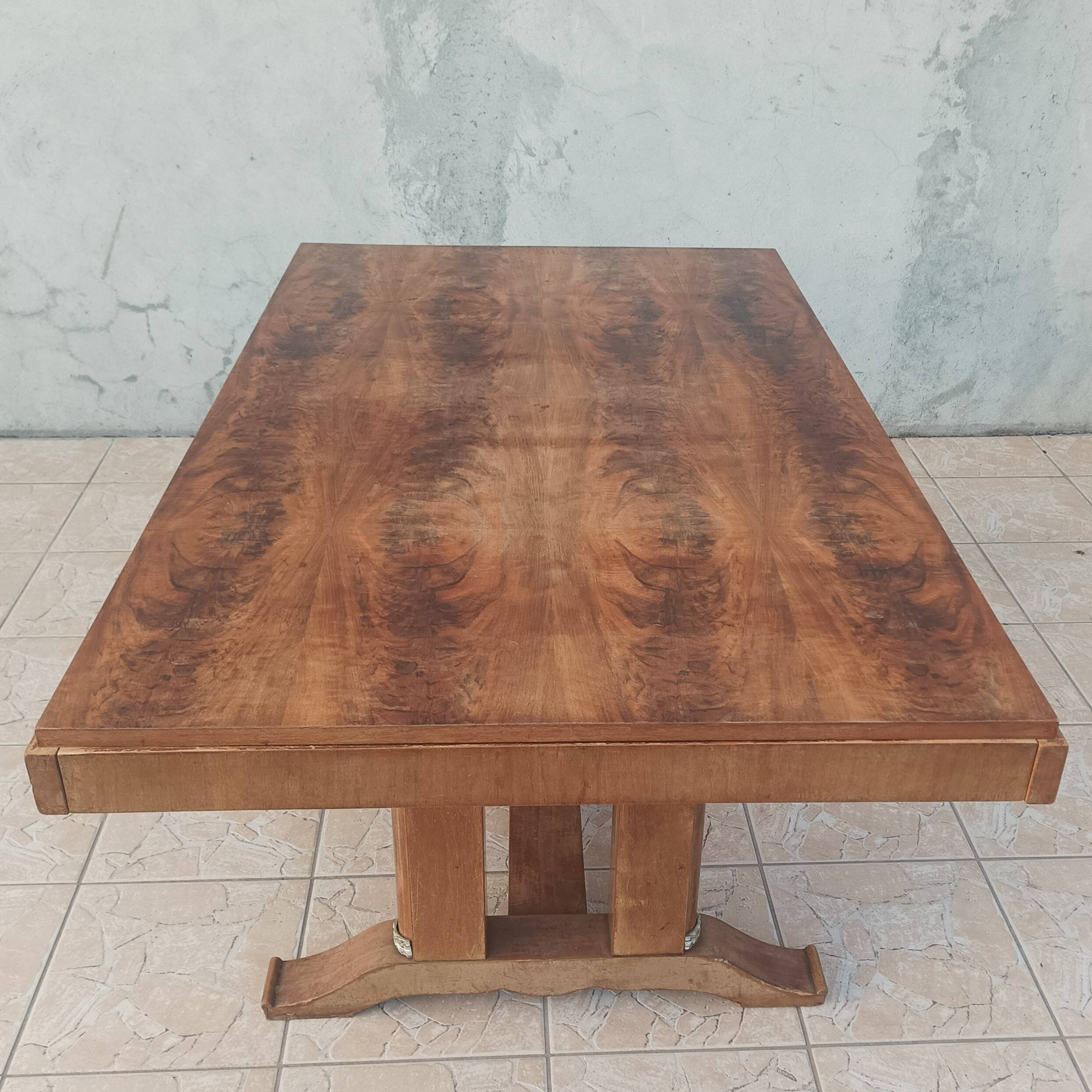 Art Deco table in burr walnut