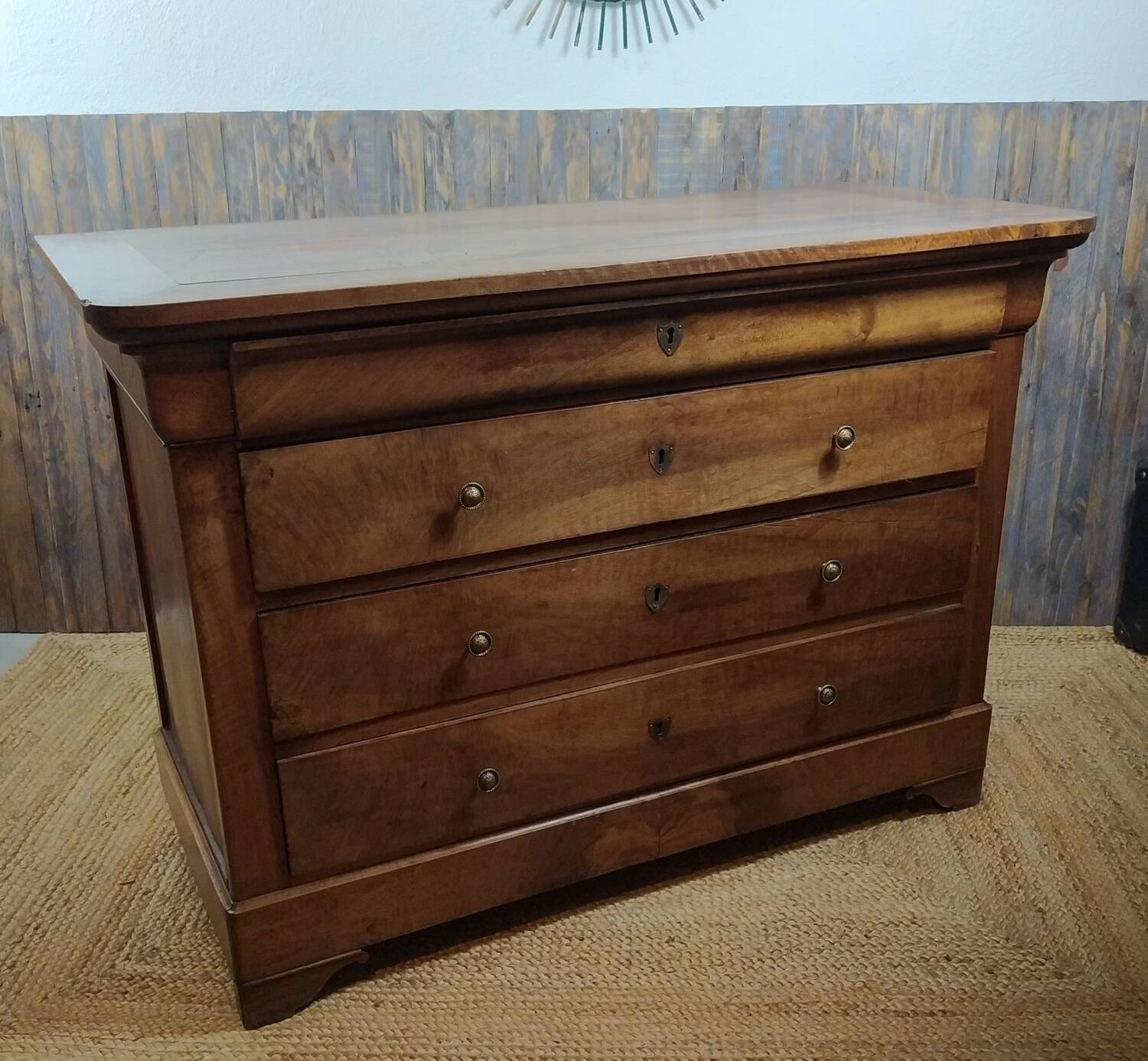 Wooden chest of drawers