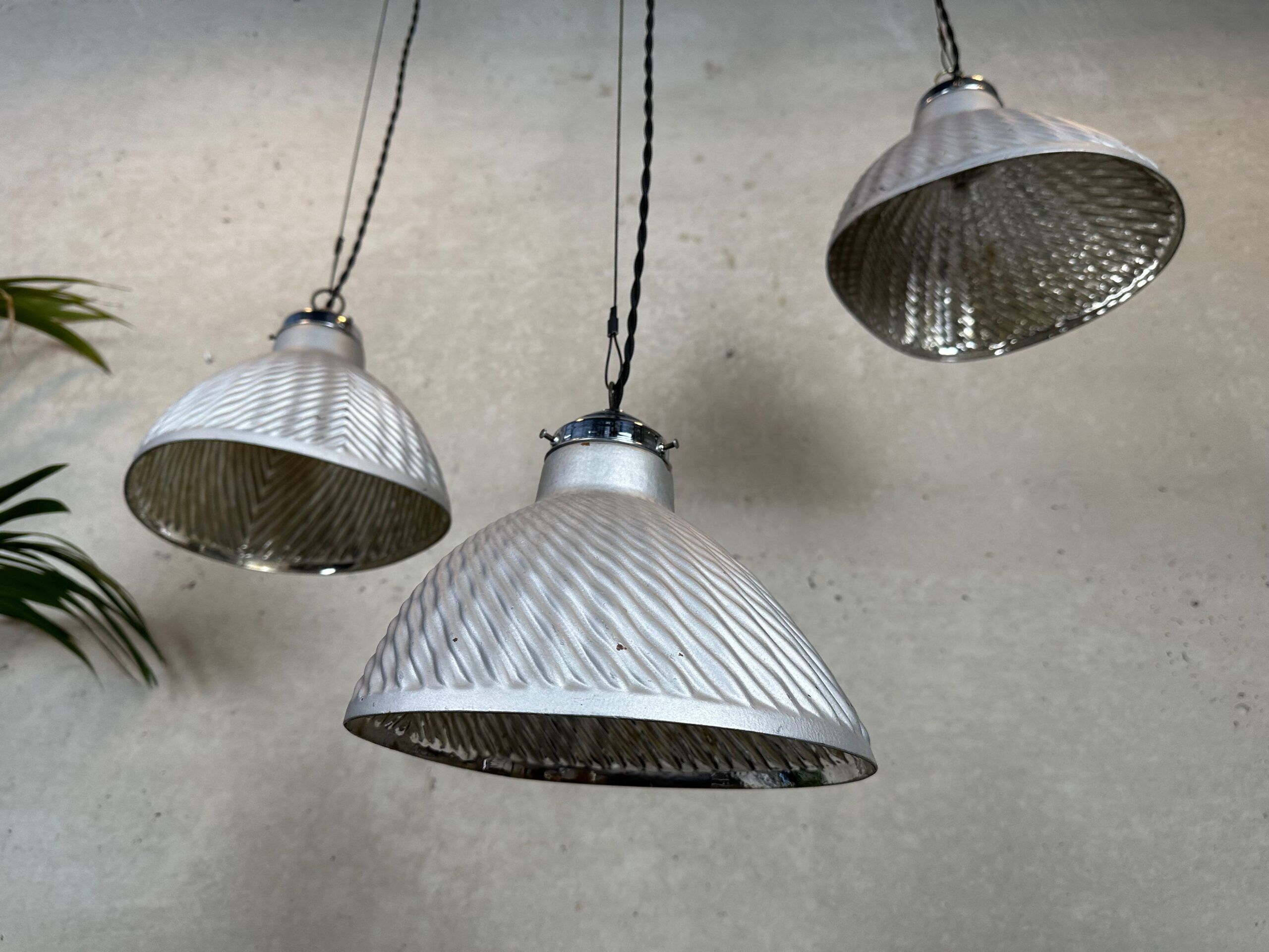 3 suspensions antiques – Helioray