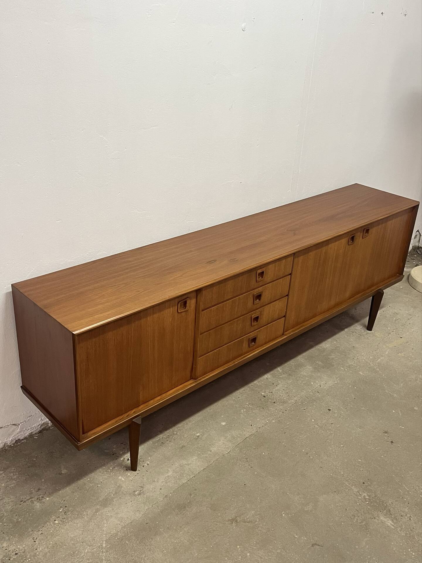 Teak enfilade
