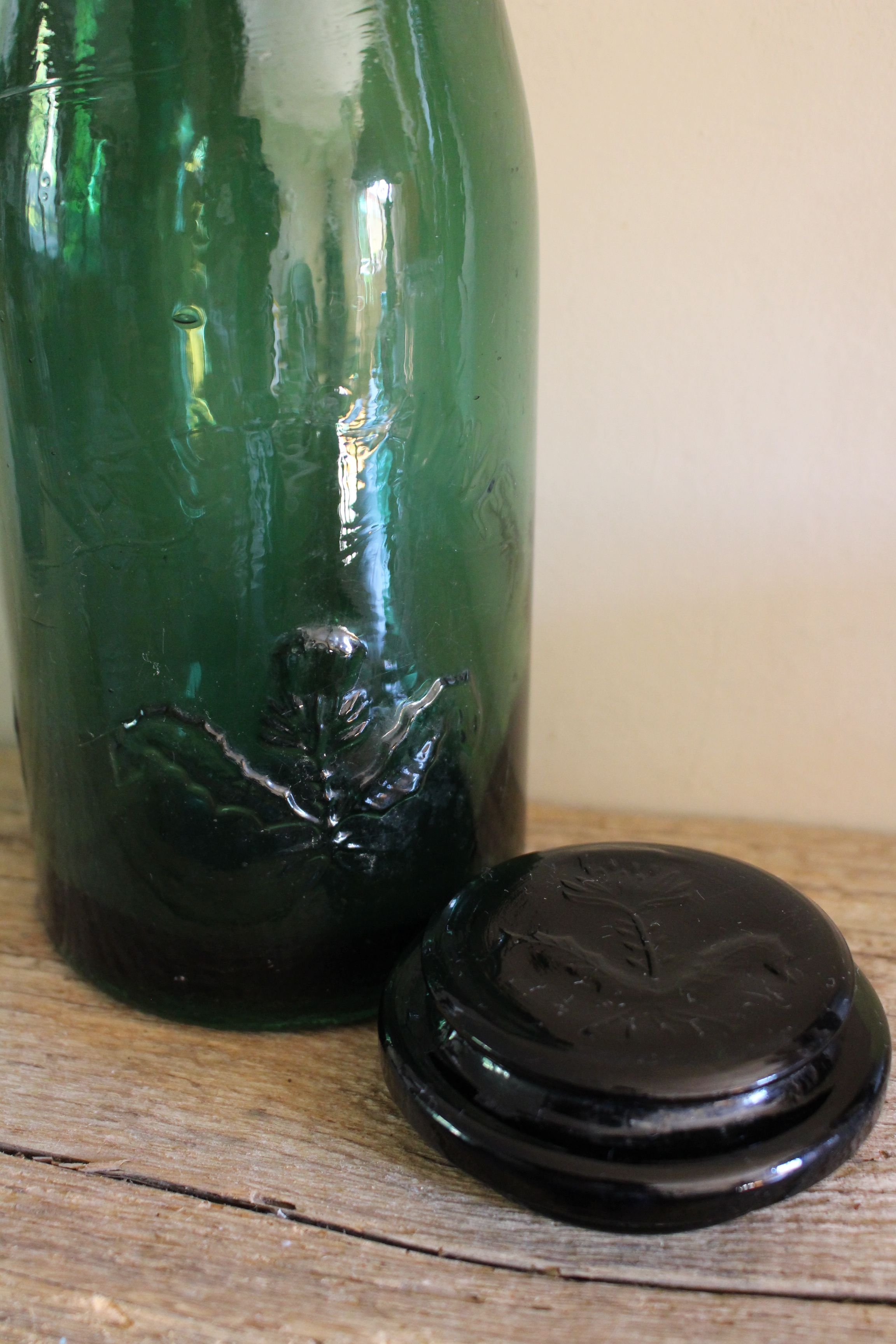 Jar dark green glass lorraine thistle 1 l diversion