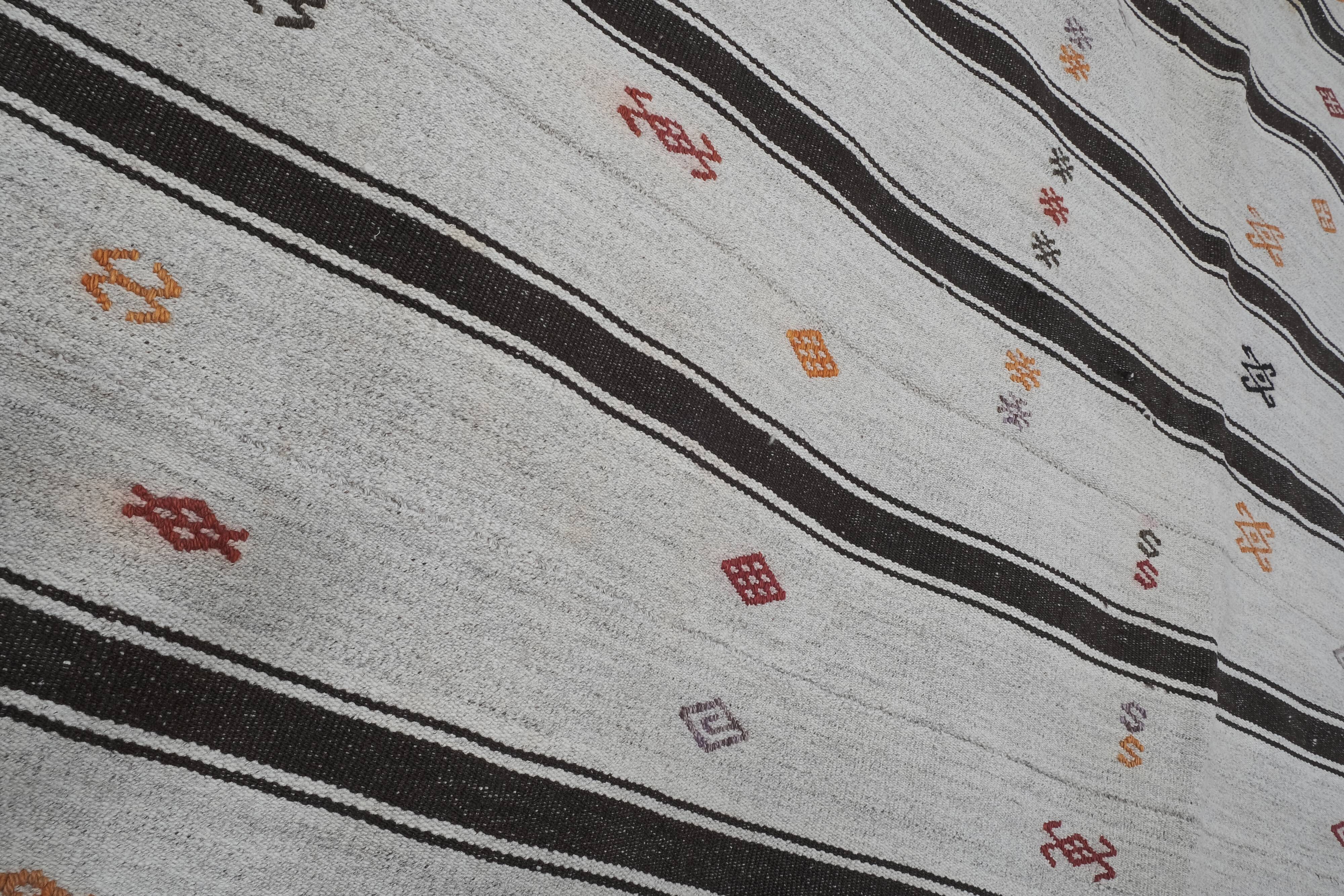 Vintage undyed wool goat hair turkish kilim rug 5' x 6'11''