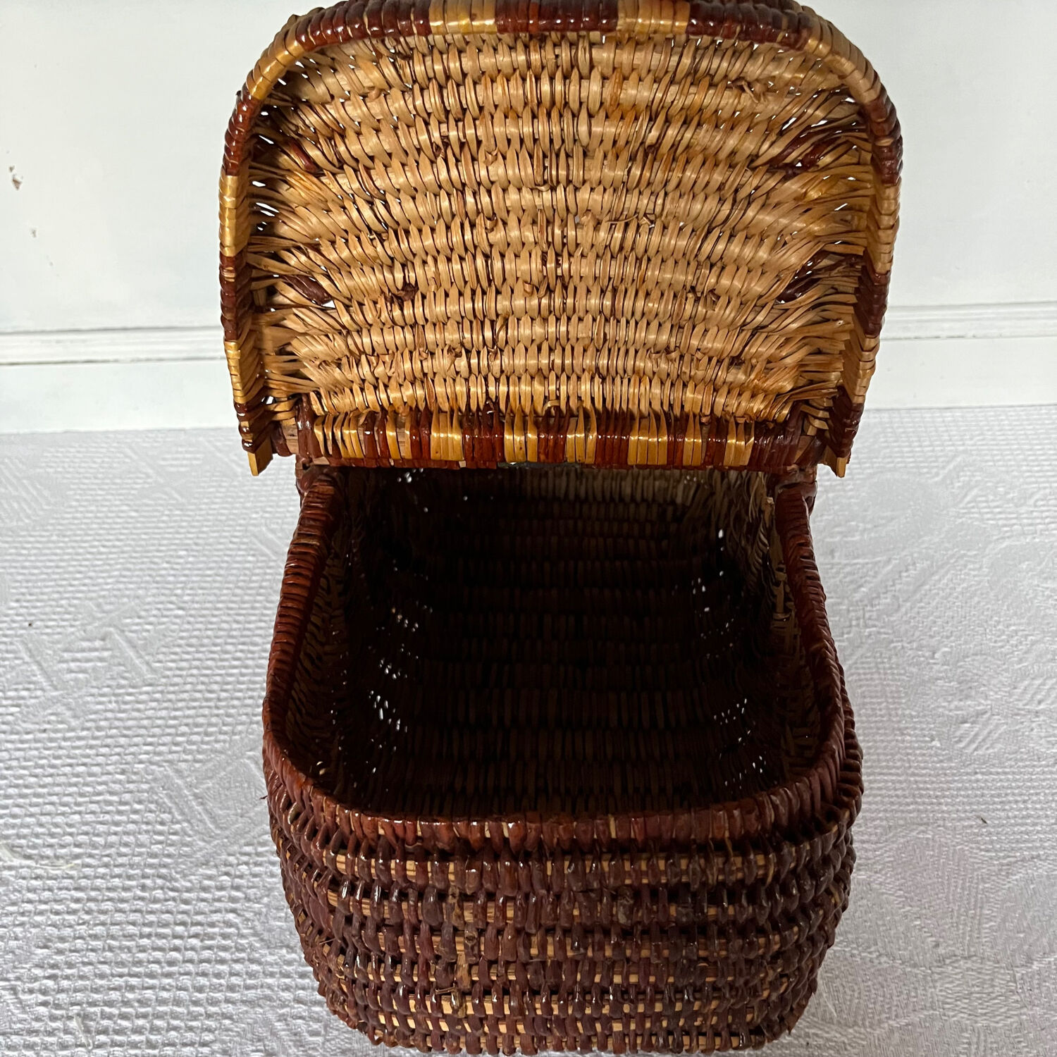 Basket with lids