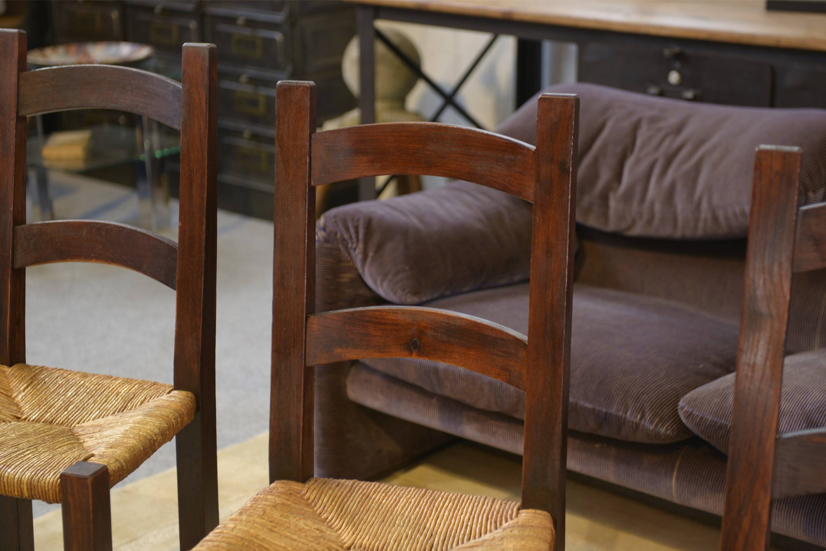 Set of 4 chairs in elm and straw by Aranjou 1950s