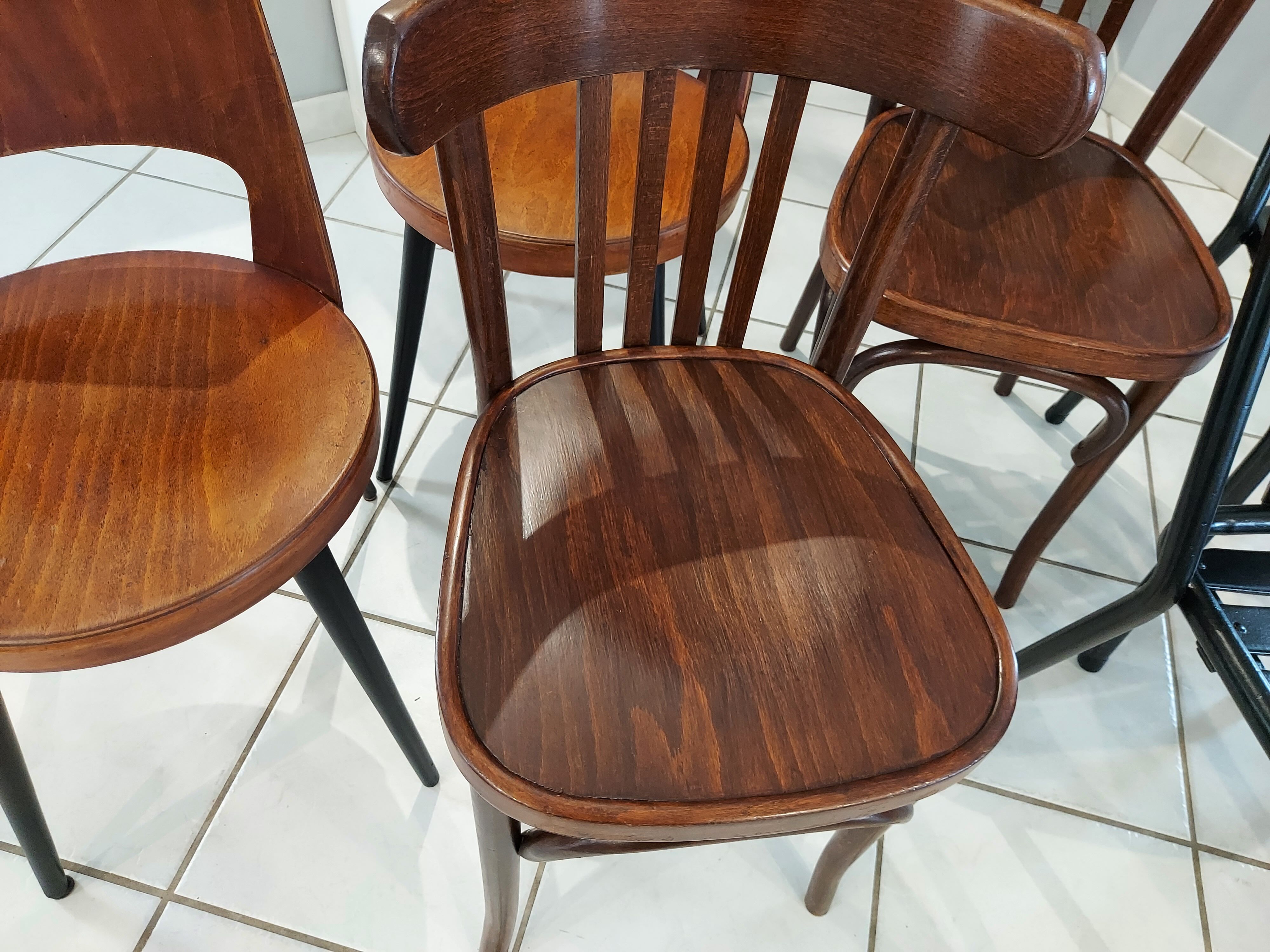 Suite de 8 chaises de bistrot dépareillées Baumann mondor ,tolix  vintage années 1960