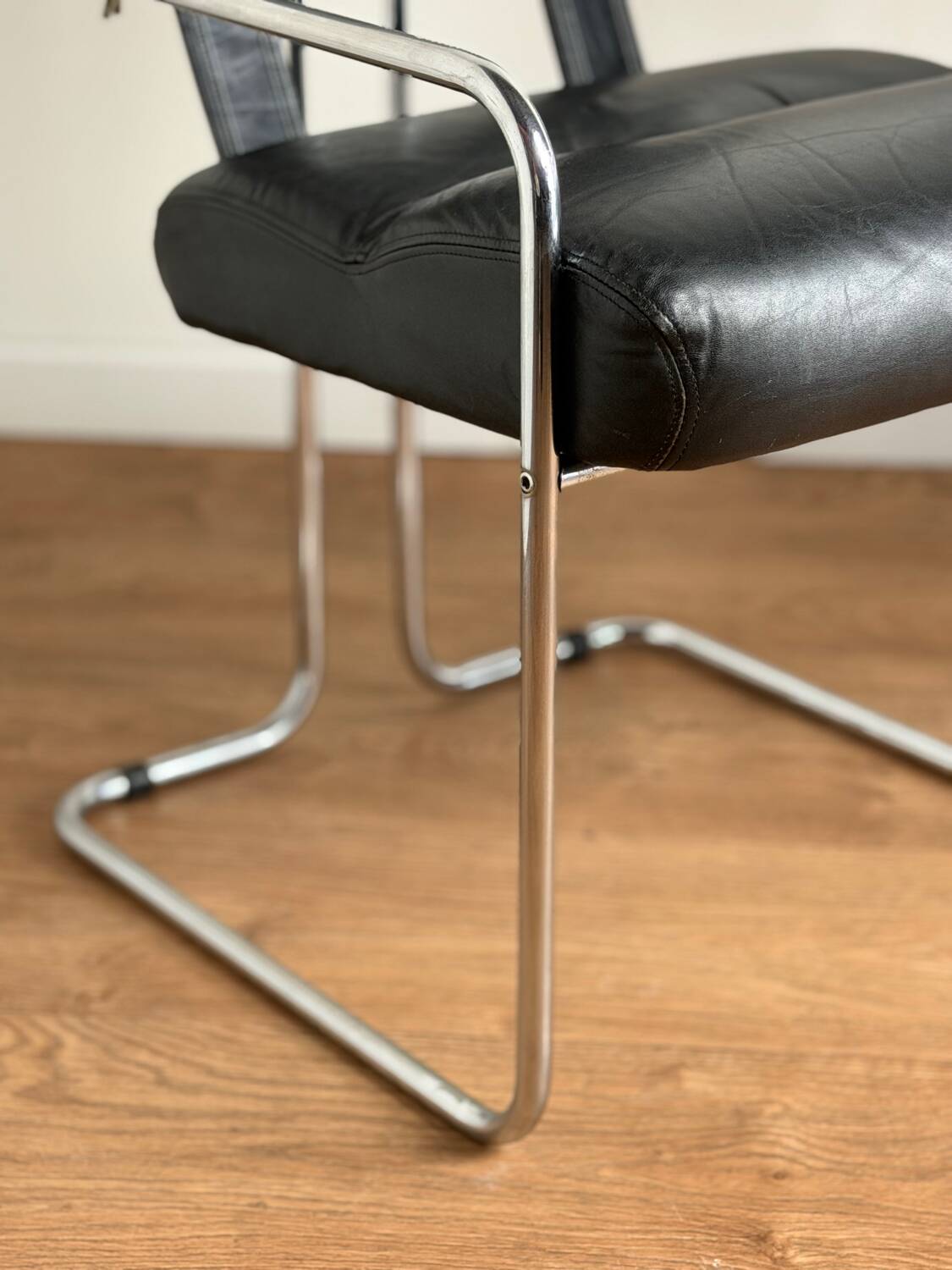 Pair of "Tucroma" armchairs – Guido Faleschini for iMariani – Italy