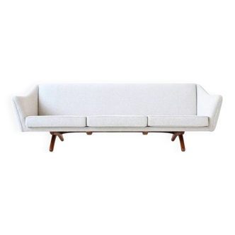 Slim Sofa