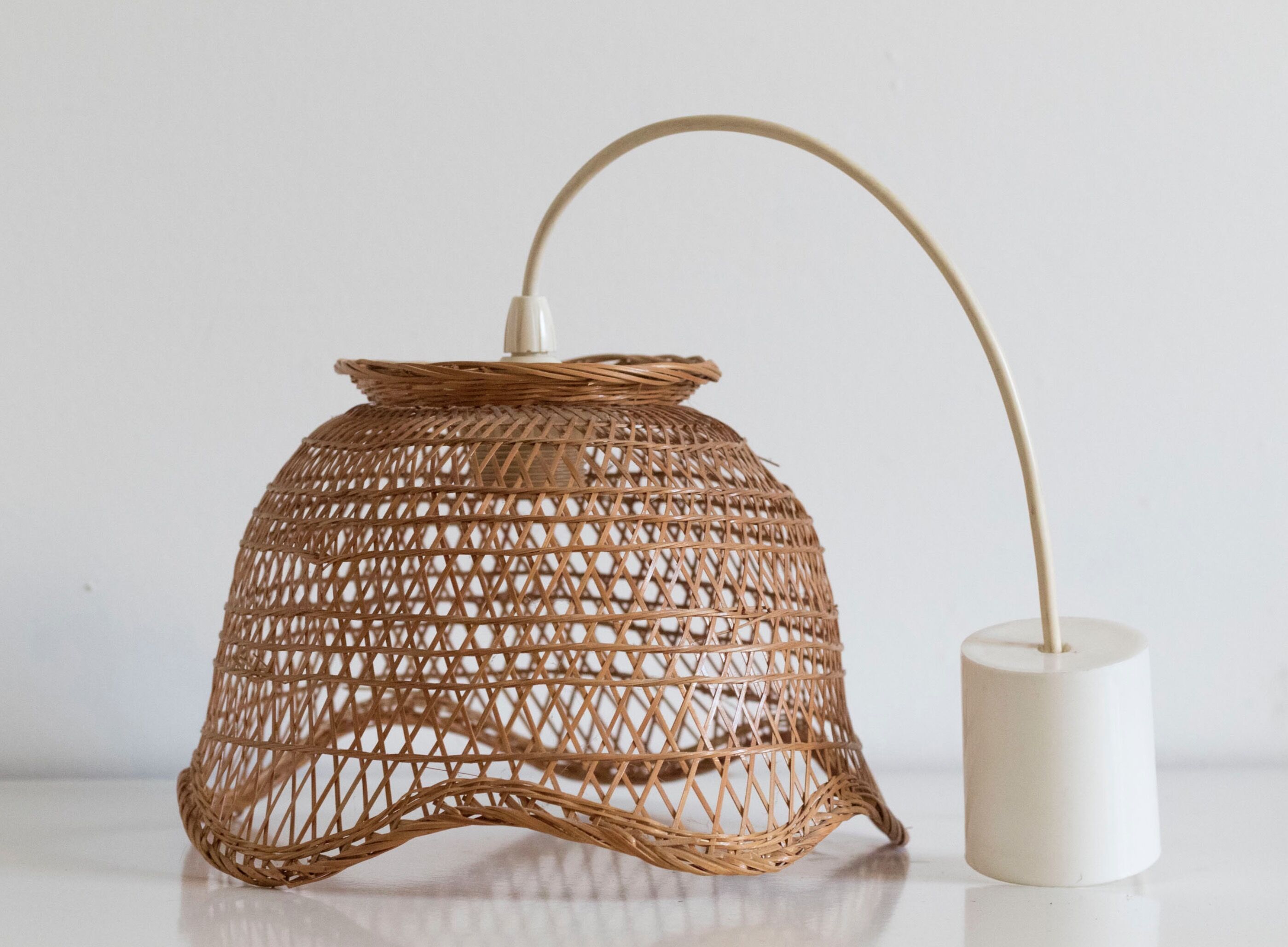 Suspension en osier vintage