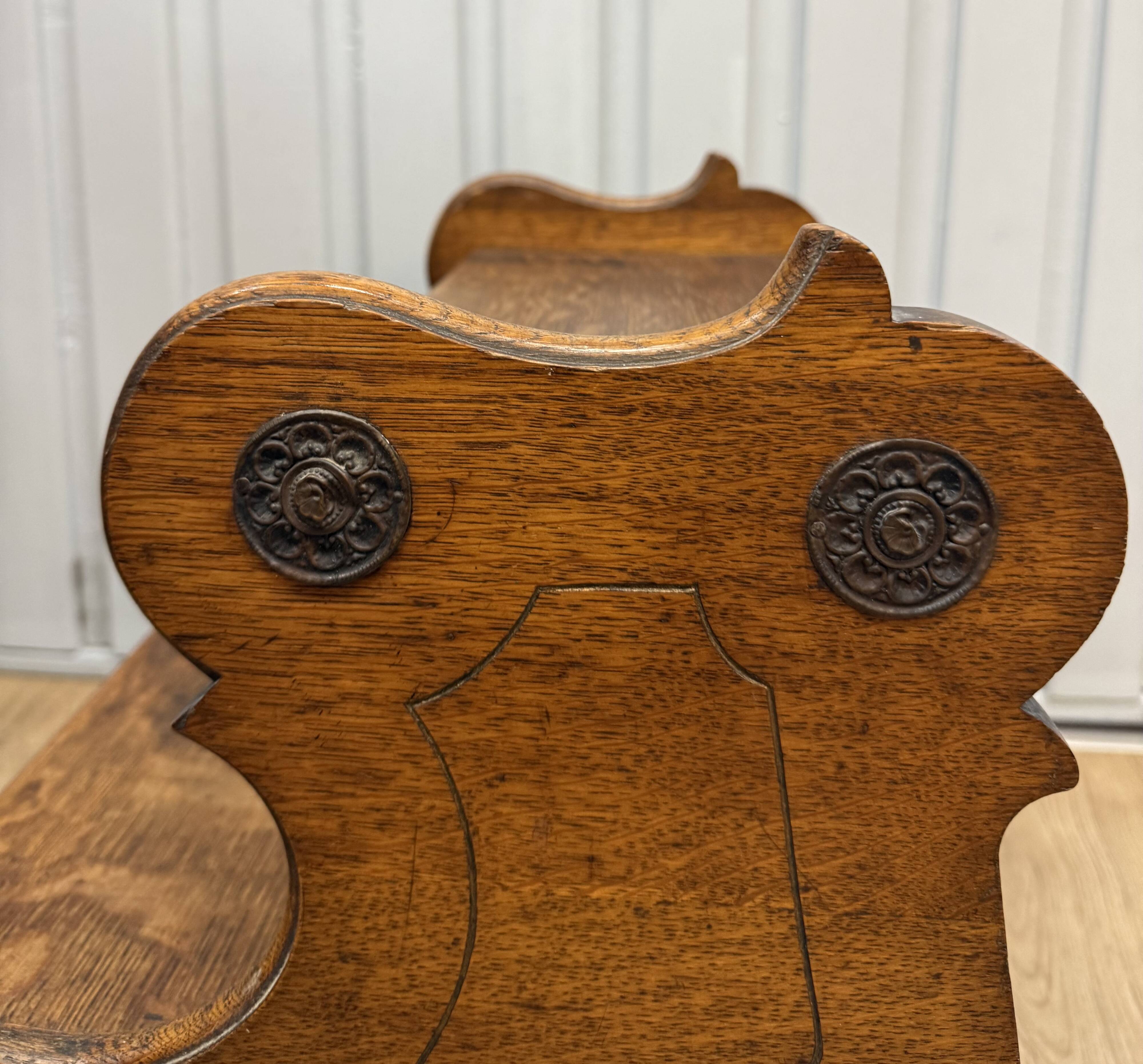Small library step stool in oak from the 19th century.