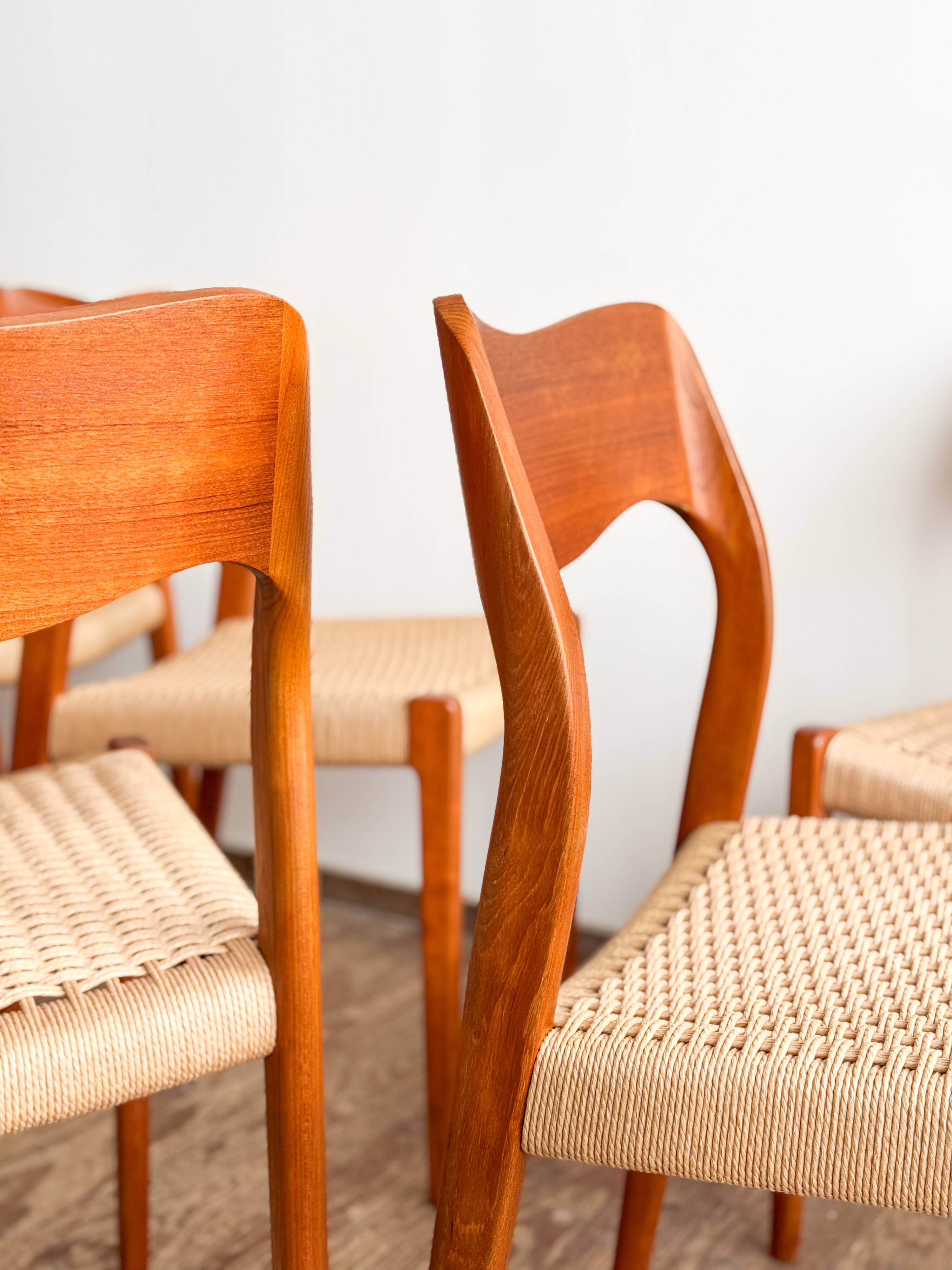Lot de 8 chaises de salle à manger modèle 71 en teck par Niels O. Møller