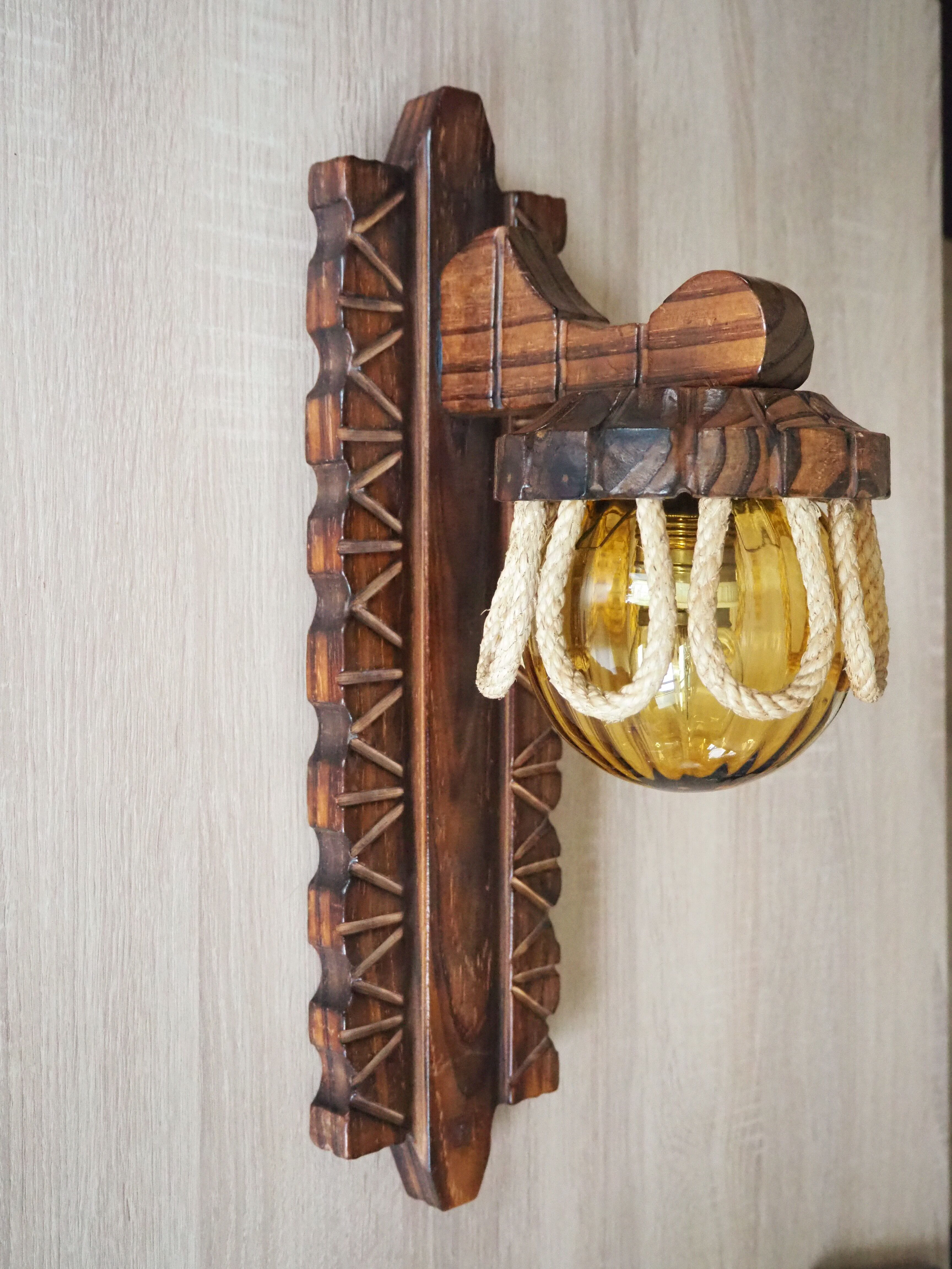 Sconce in wood and yellow glass ball from the 1960/1970