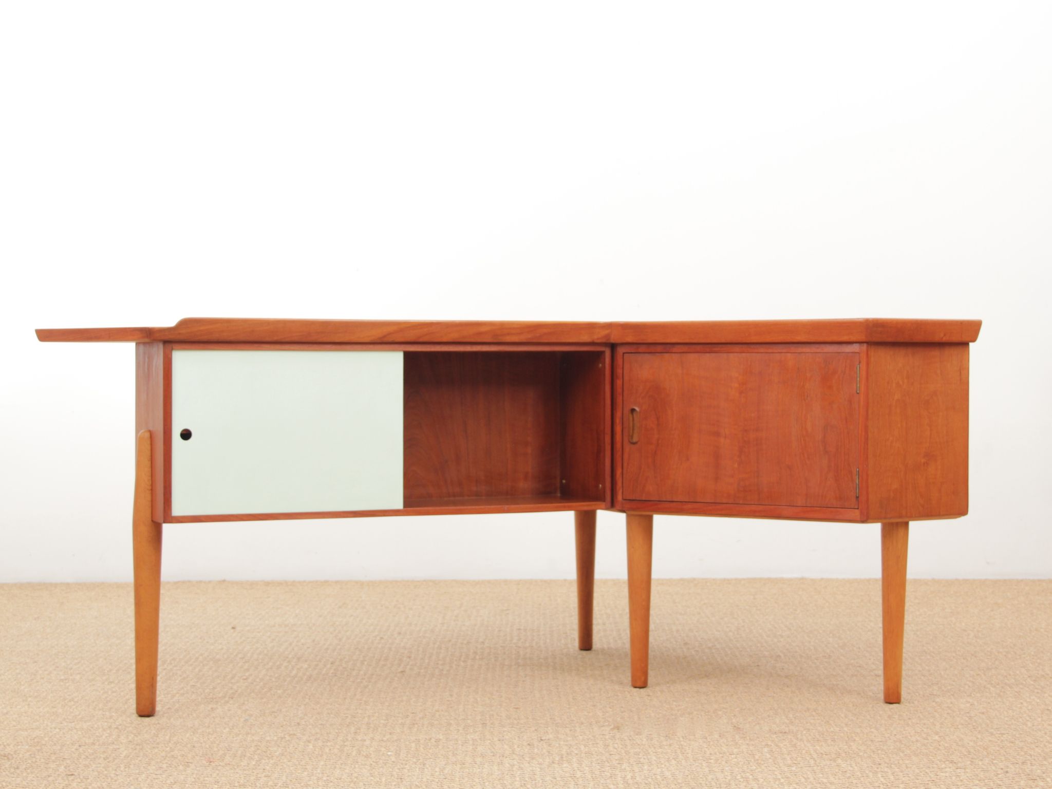 Bureau scandinave boomerang en teck d'Arne Hovmand Olsen