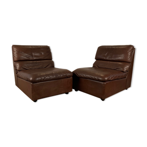 Paire de fauteuils en cuir Suisse