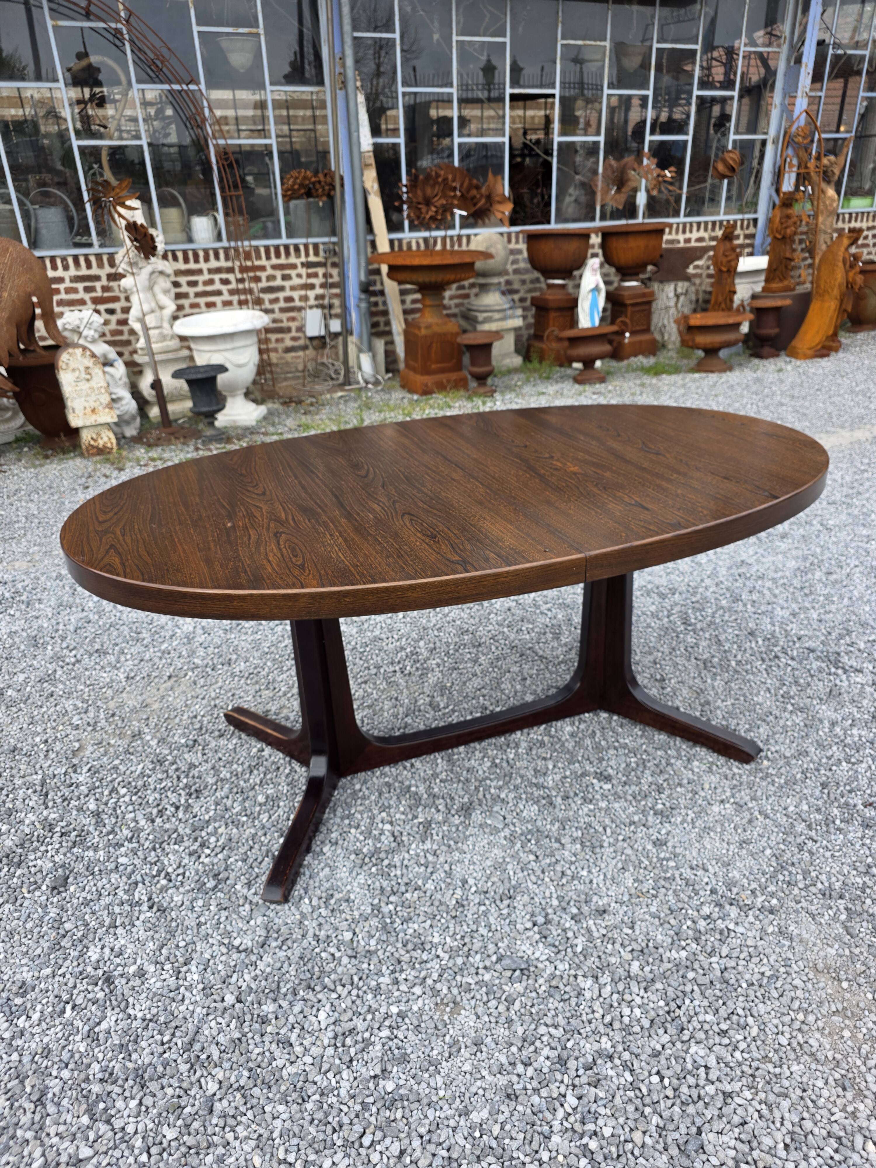 Extensible Baumann table in oak from the 1960s.