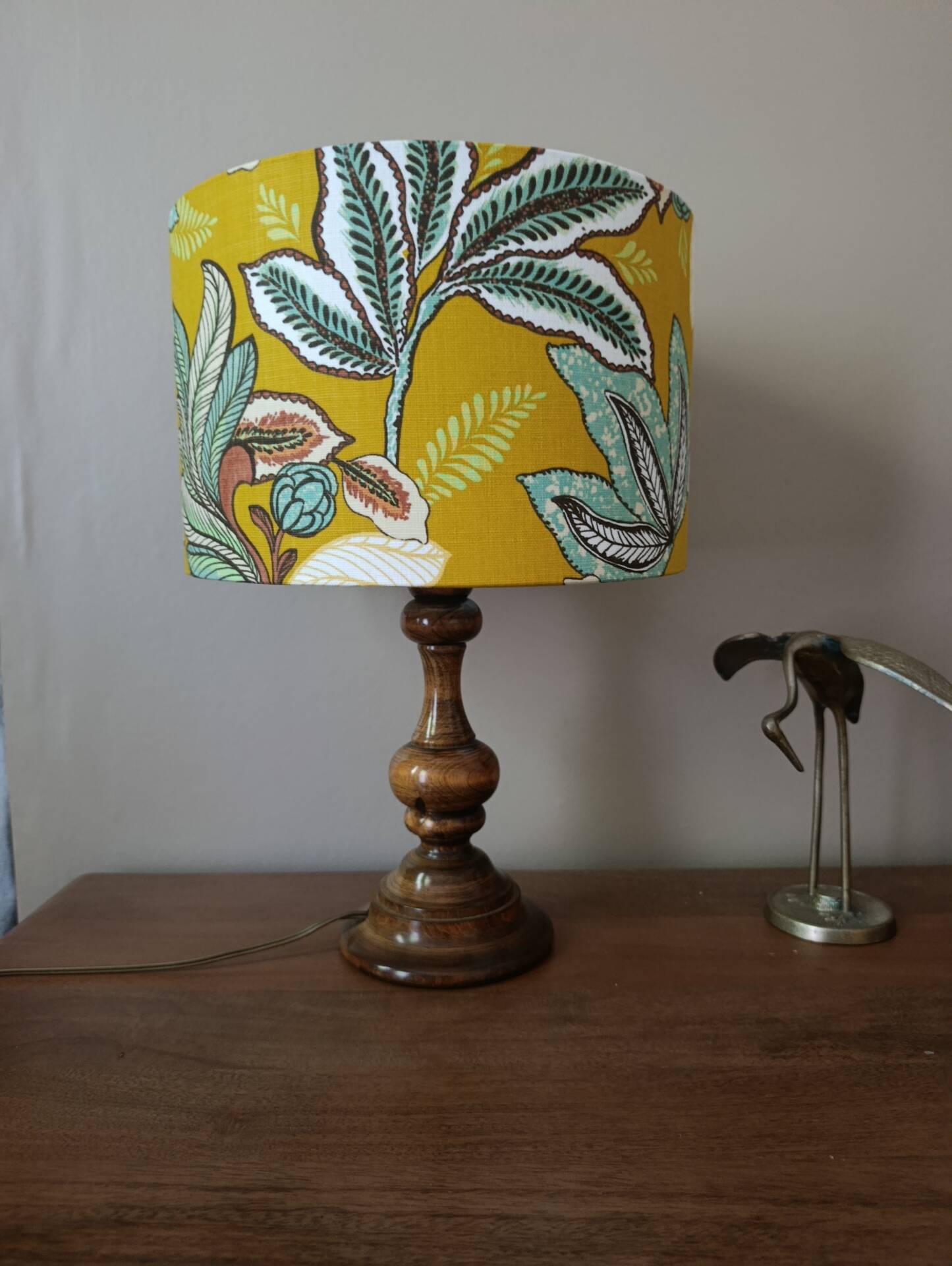 Lampe à poser bois tourné ancien | imprimé ocre végétal & botanique 