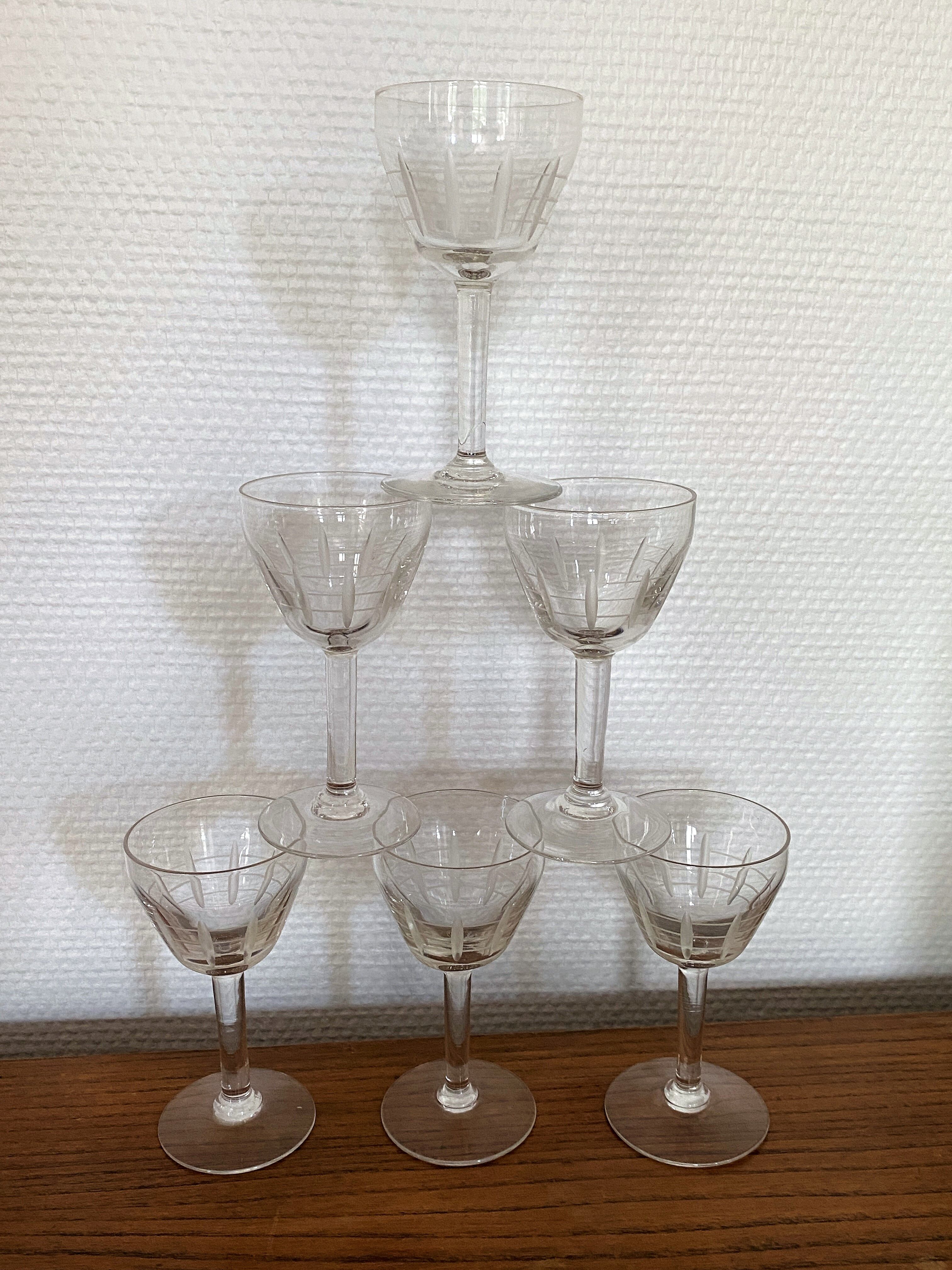 Set of 6 engraved wine glasses